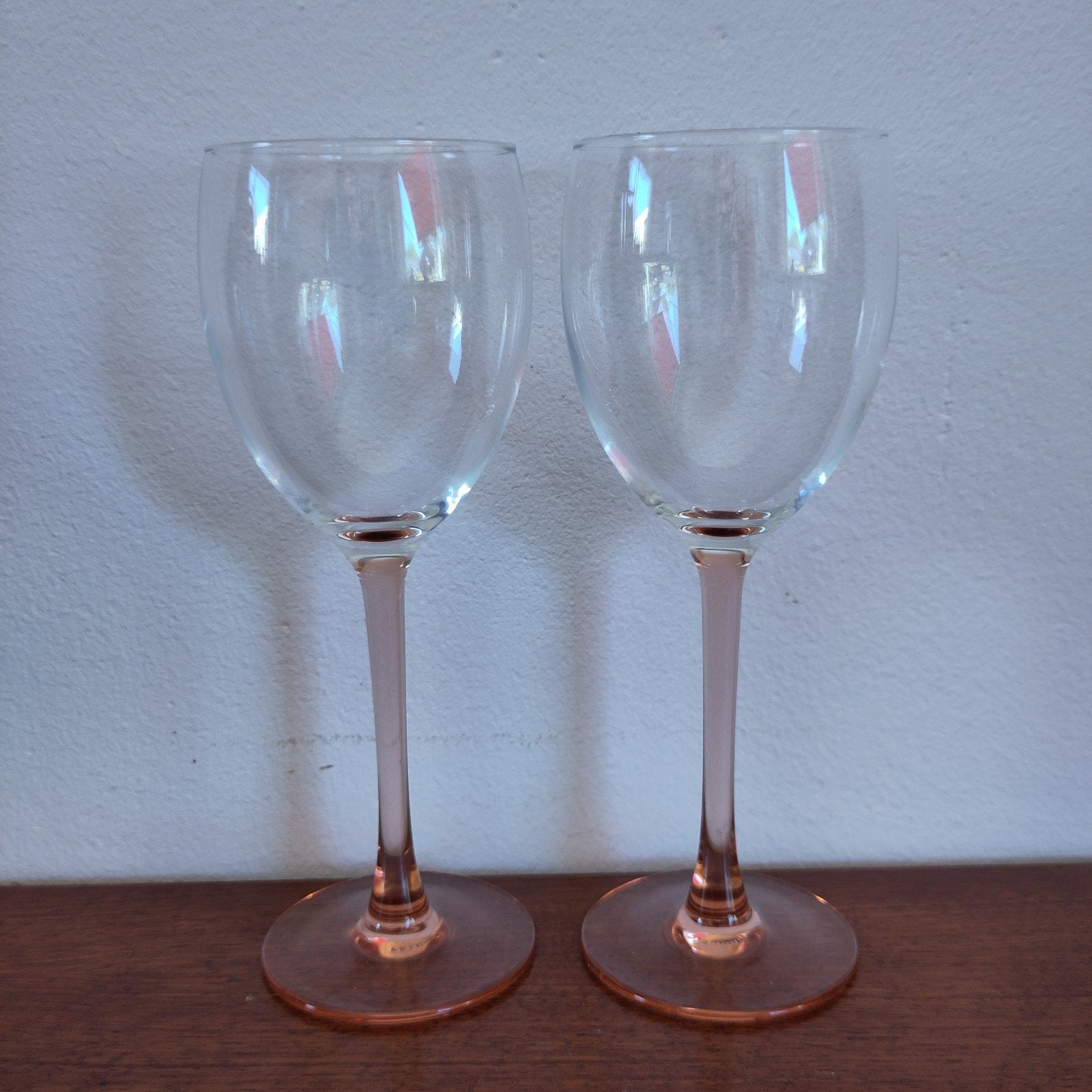 Twee Luminarc France wijnglazen rosé voet, Glas of Glazen, Ophalen of Verzenden, Overige stijlen, Glas
