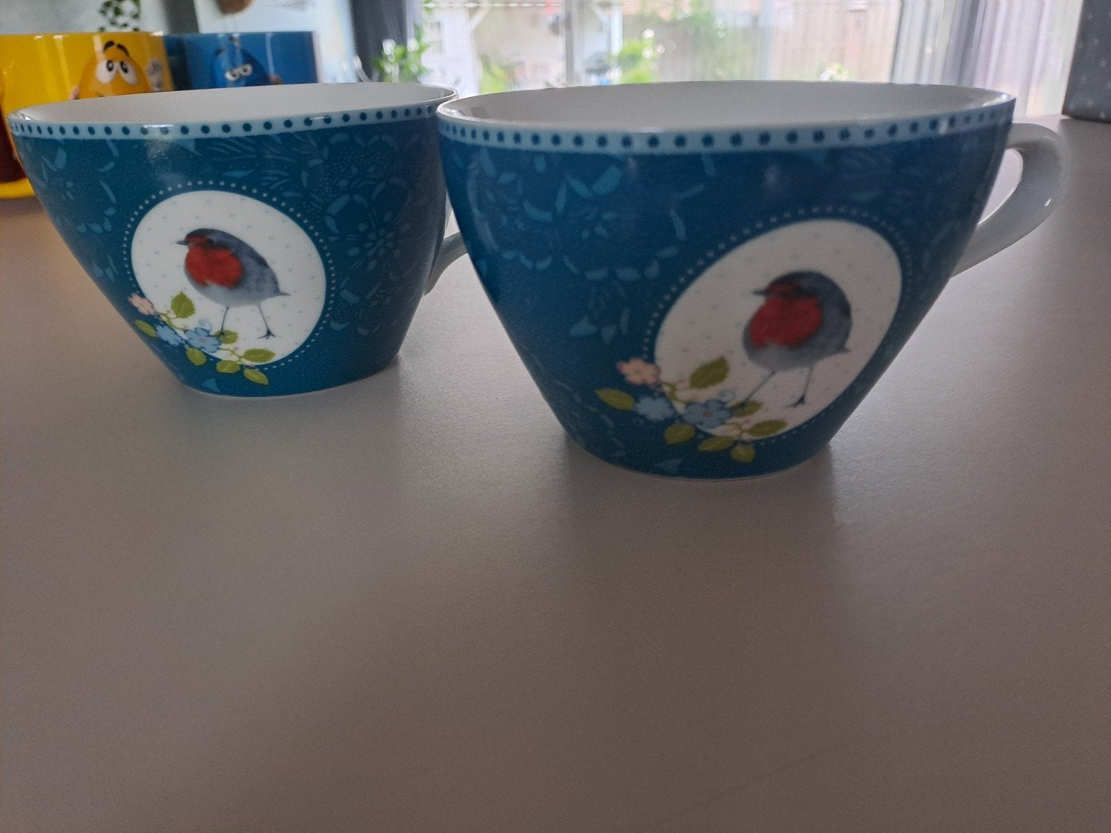 2 Albert Heijn mokken met roodborstje, Ophalen, Keramiek, Mok, Zo goed als nieuw