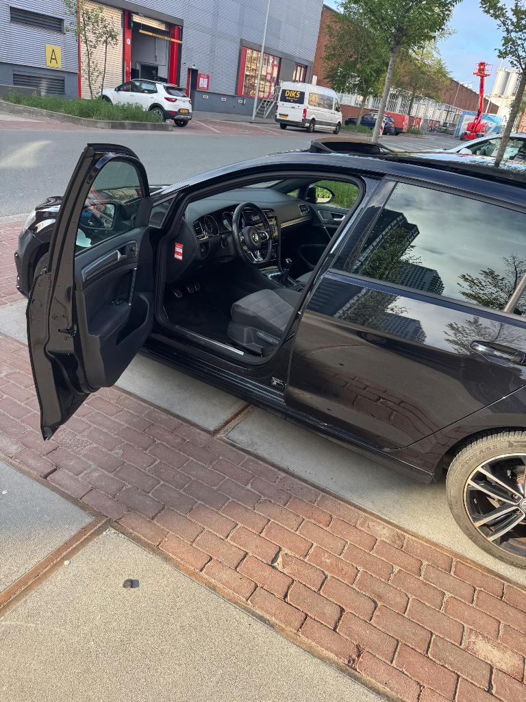 Volkswagen Golf 7 R-Line 2015, 125 pk, 620 kg, Handgeschakeld, 19 km/l