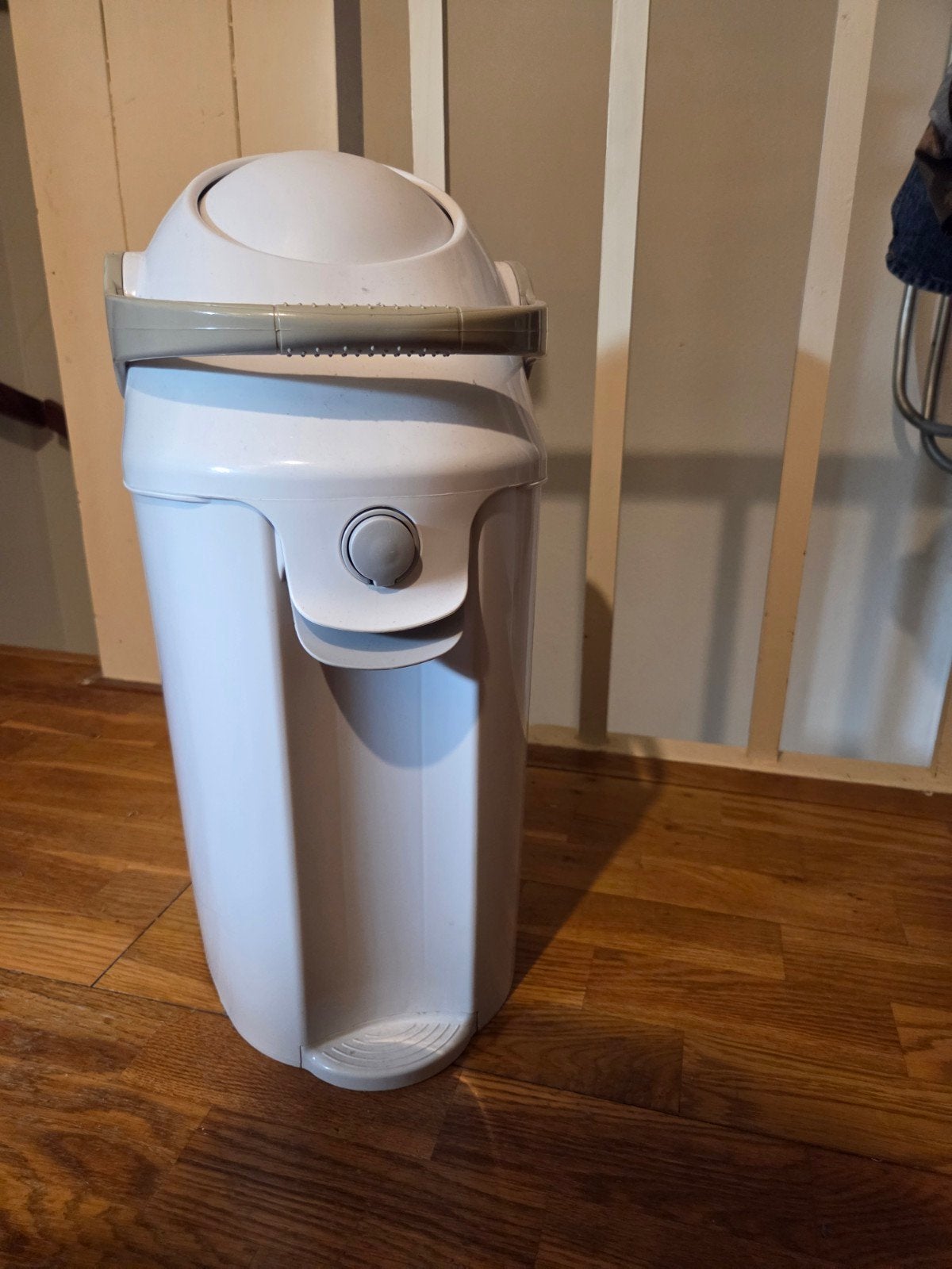 Pedaalemmer voor baby luiers - Zo goed als nieuw, Ophalen, Kunststof, Met pedaal, 20 tot 30 liter