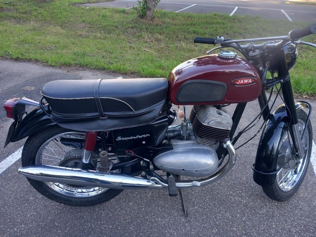 Jawa 362 Californian (1974), 2 cilinders, Handgeschakeld, 350 cc, 12 t/m 35 kW