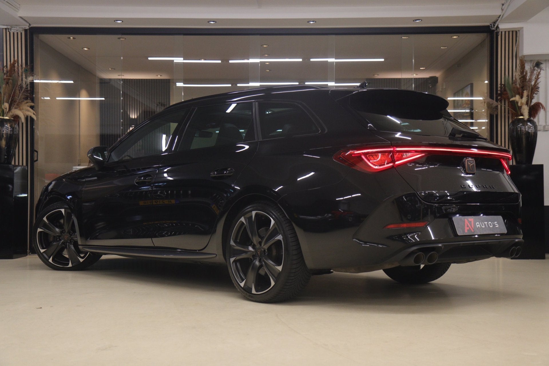 Cupra CUPRA LEON SP 2.0 TSI 311 pk PANO/CARPLAY/MEM/KEYLESS/, Auto's, Stof, Gebruikt, Euro 6, 4 cilinders