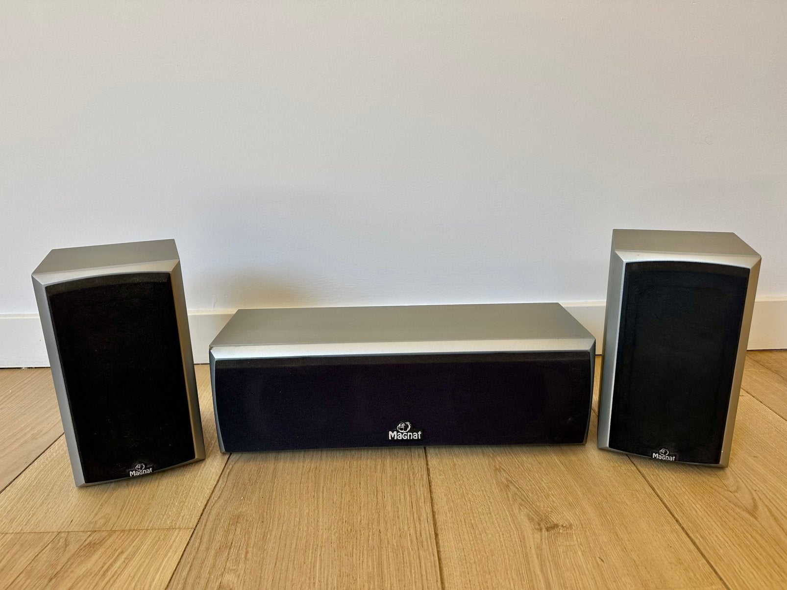 Magnat center- en achterspeakers, Ophalen of Verzenden, Zo goed als nieuw, 60 tot 120 watt, Geschikt voor surround/home cinema