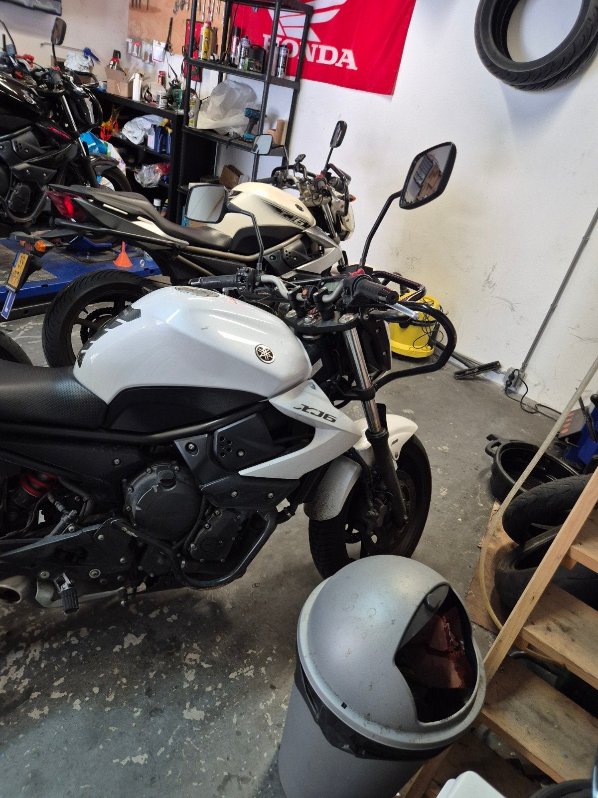 2 lesmotor  Yamaha XJ6 n ABS, Handvatverwarming, Bedrijf