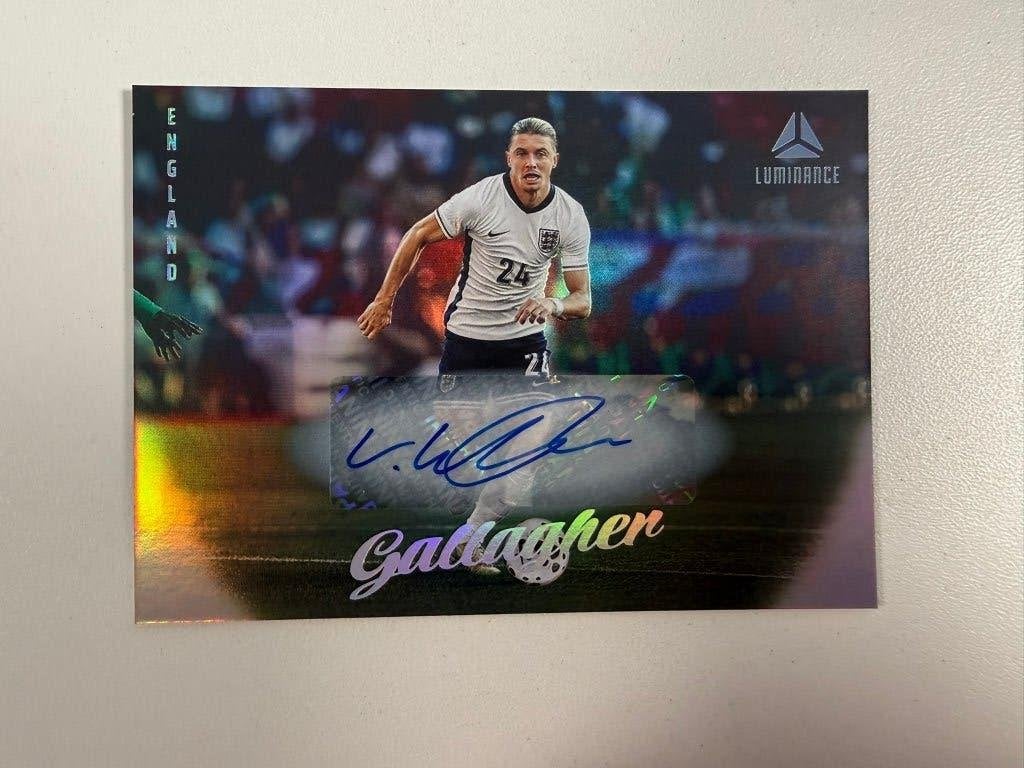 12 Conor Gallagher AUTO Luminance England 2026, Ophalen of Verzenden, Nieuw, Buitenlandse clubs, Poster, Plaatje of Sticker