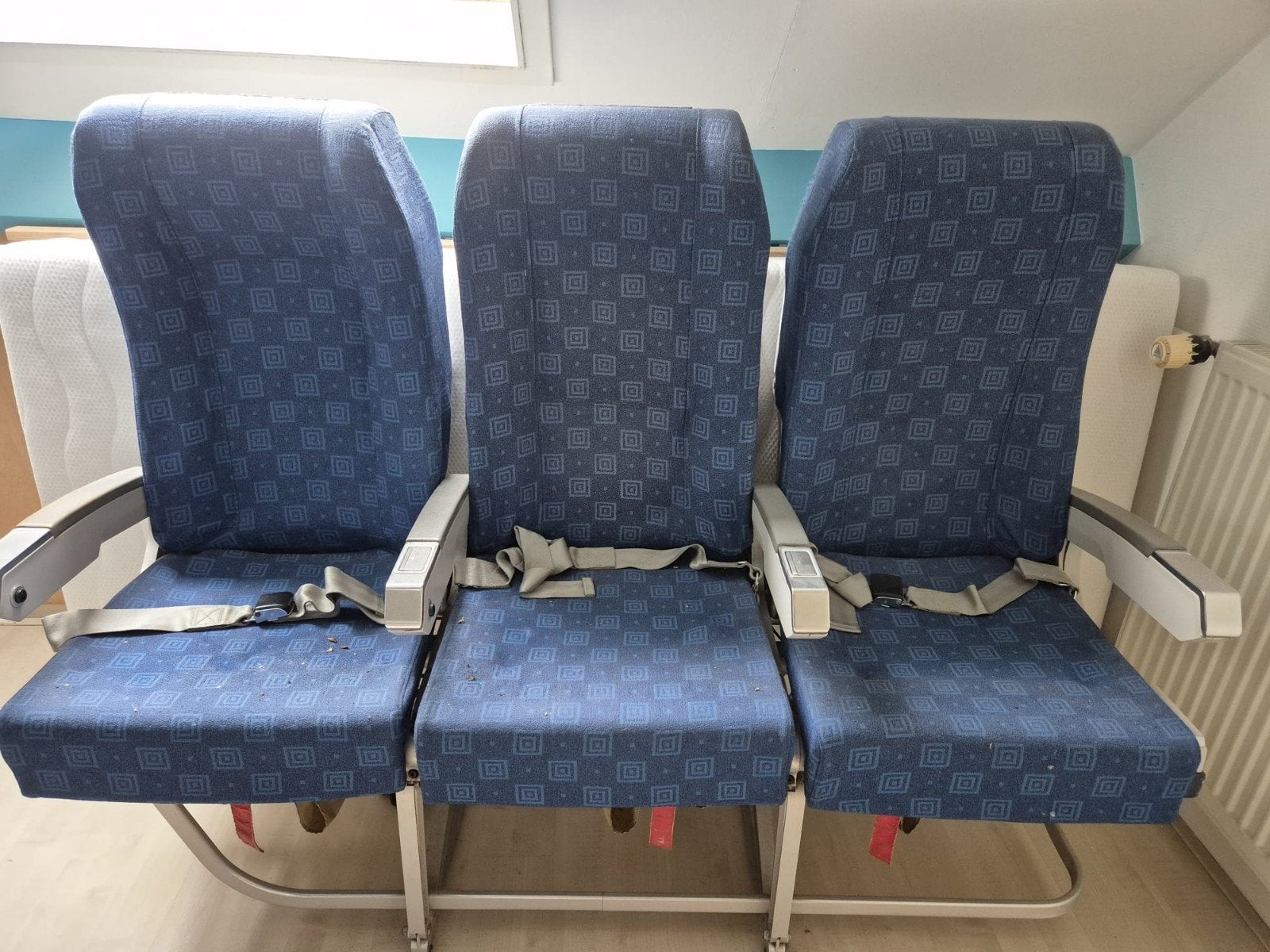 Set van 3 vliegtuigstoelen - Uniek meubelstuk, Ophalen, Gebruikt, Drie, Blauw