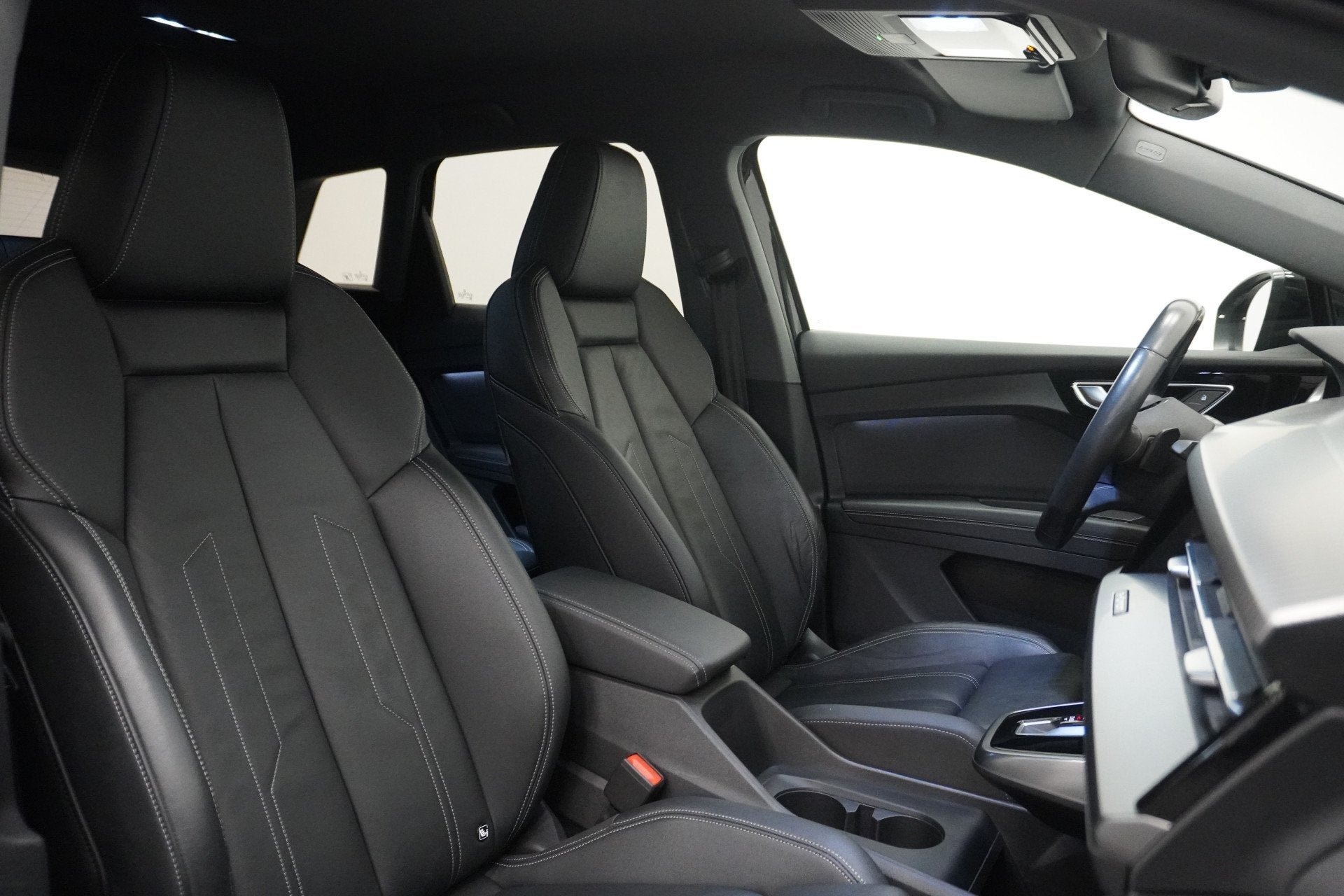 Audi Q4 e-tron 40 Launch edition Advanced S-Line 77 kWh 3 Fa, Auto's, Dealer onderhouden, Achterwielaandrijving, Gebruikt, Zwart