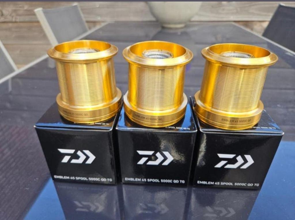 Daiwa emblem/crosscast 45 spoelen, Ophalen of Verzenden, Zo goed als nieuw, Molen
