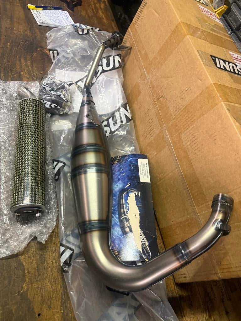 Derbi yasuni spr3 uitlaat nieuw aanbieding in doos, Fietsen en Brommers, Derbi, Derbi, Nieuw, Uitlaat