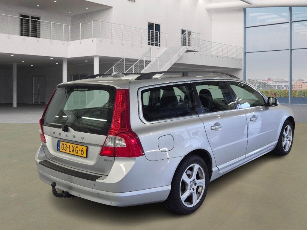 Volvo V70 2.0T Momentum Automaat Cruise Trekhaak, 4 cilinders, 1558 kg, 93 €/maand, 203 pk