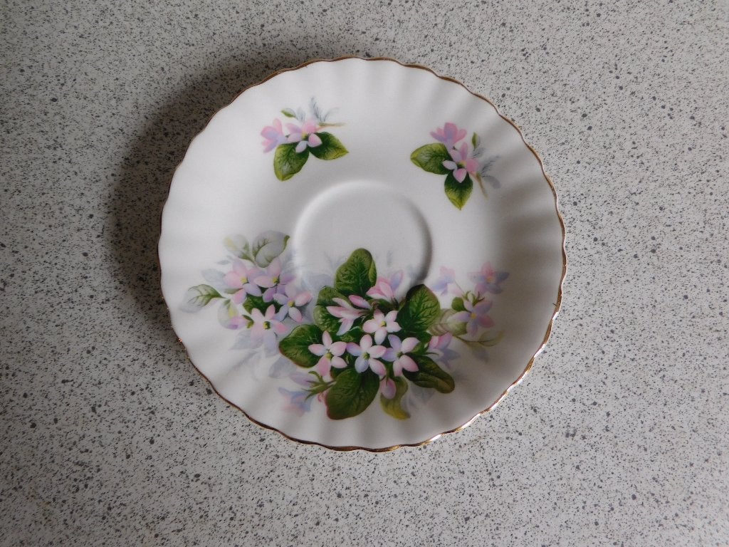 Royal Albert Mayflower Schotel 12,5 cm Fine Bone China, Ophalen of Verzenden, Zo goed als nieuw, Porselein, Kop en/of schotel