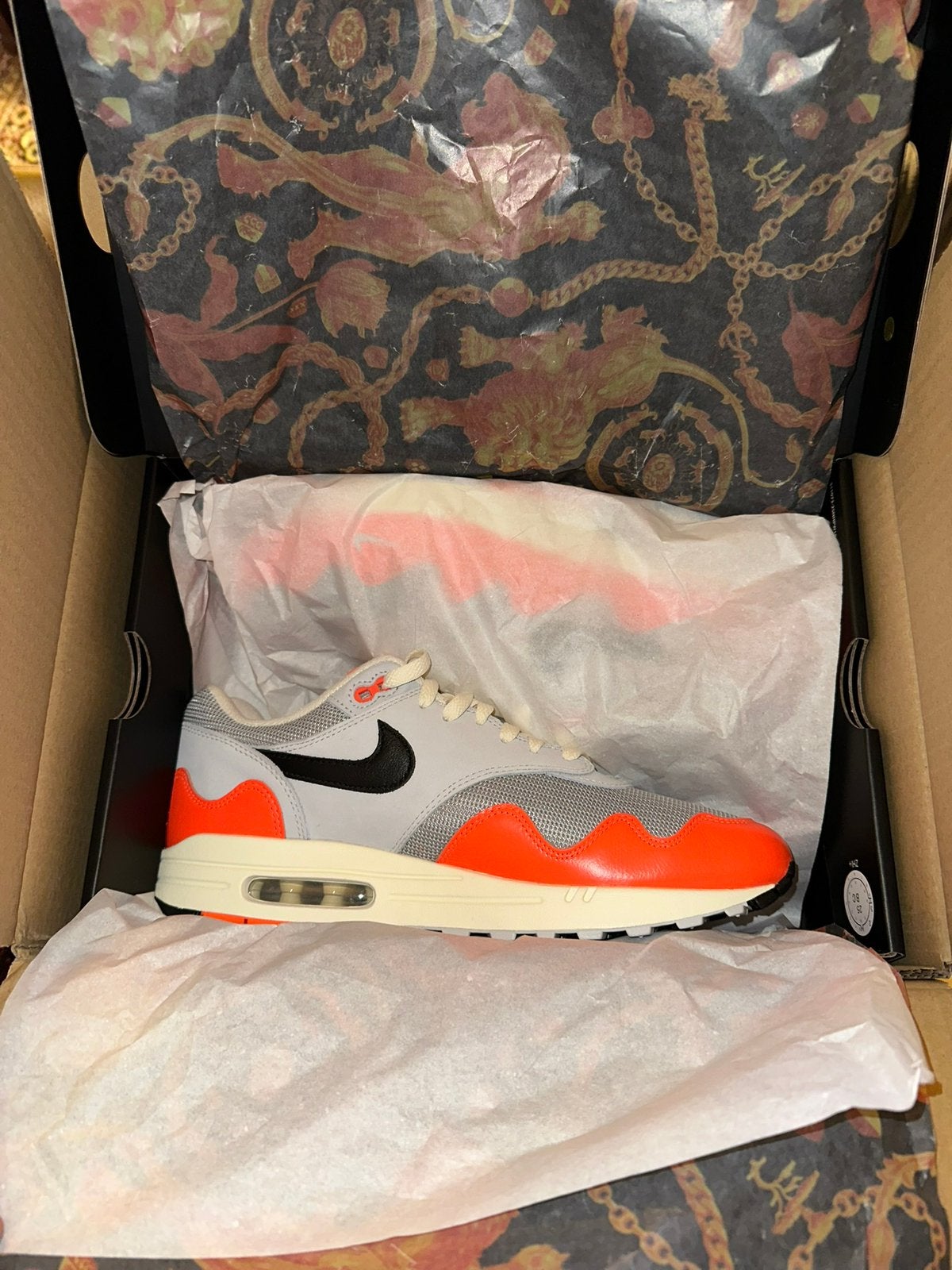 Patta x Nike Air Max 1(Hyper Crimson/Black-Pure Platinum) 45, Kleding | Heren, Schoenen, Ophalen of Verzenden, Nieuw, Zwart