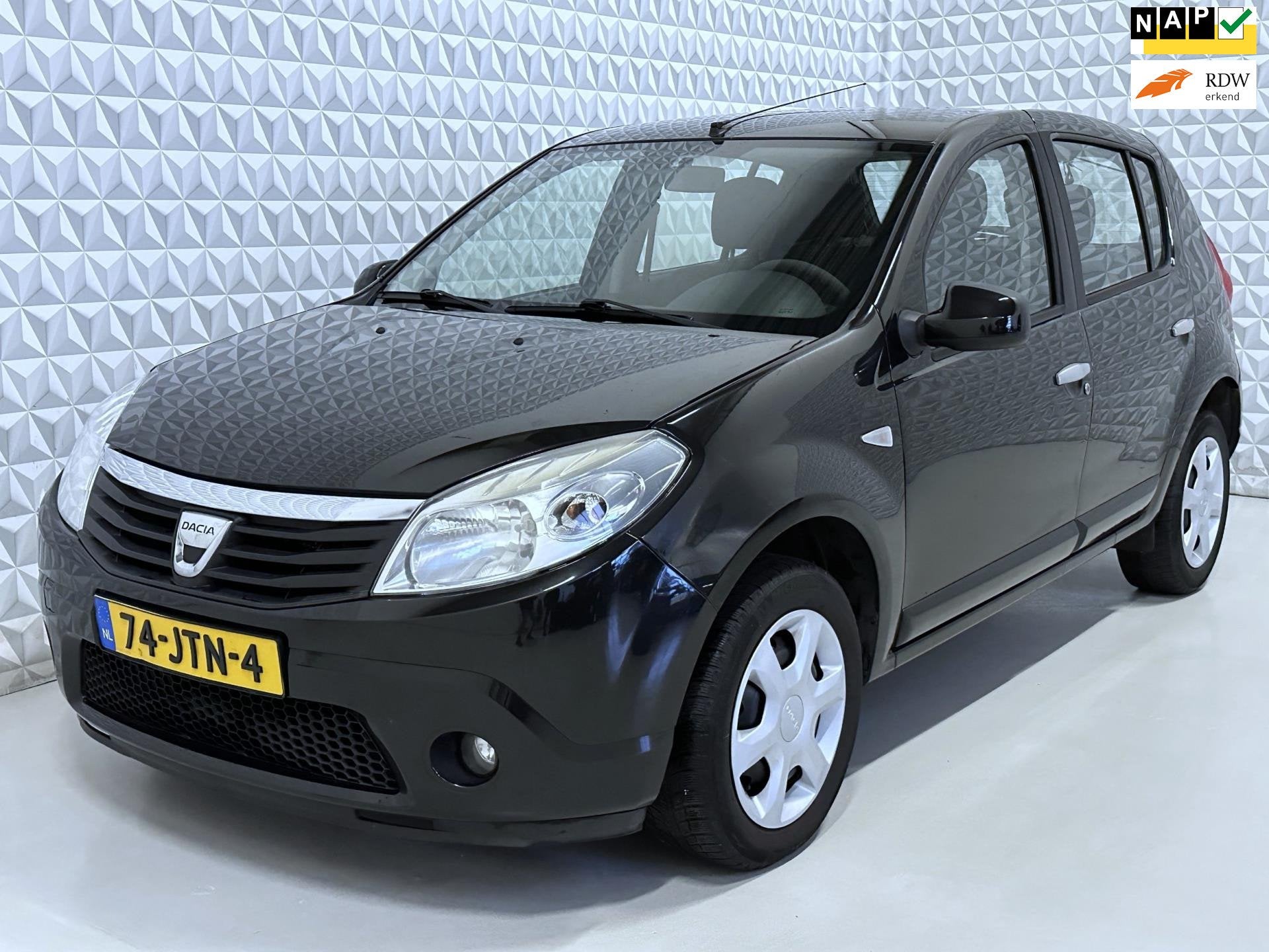 Dacia Sandero 1.2 Lauréate AIRCO - Handel / Export (2009), Voorwielaandrijving, Gebruikt, 31 €/maand, Zwart