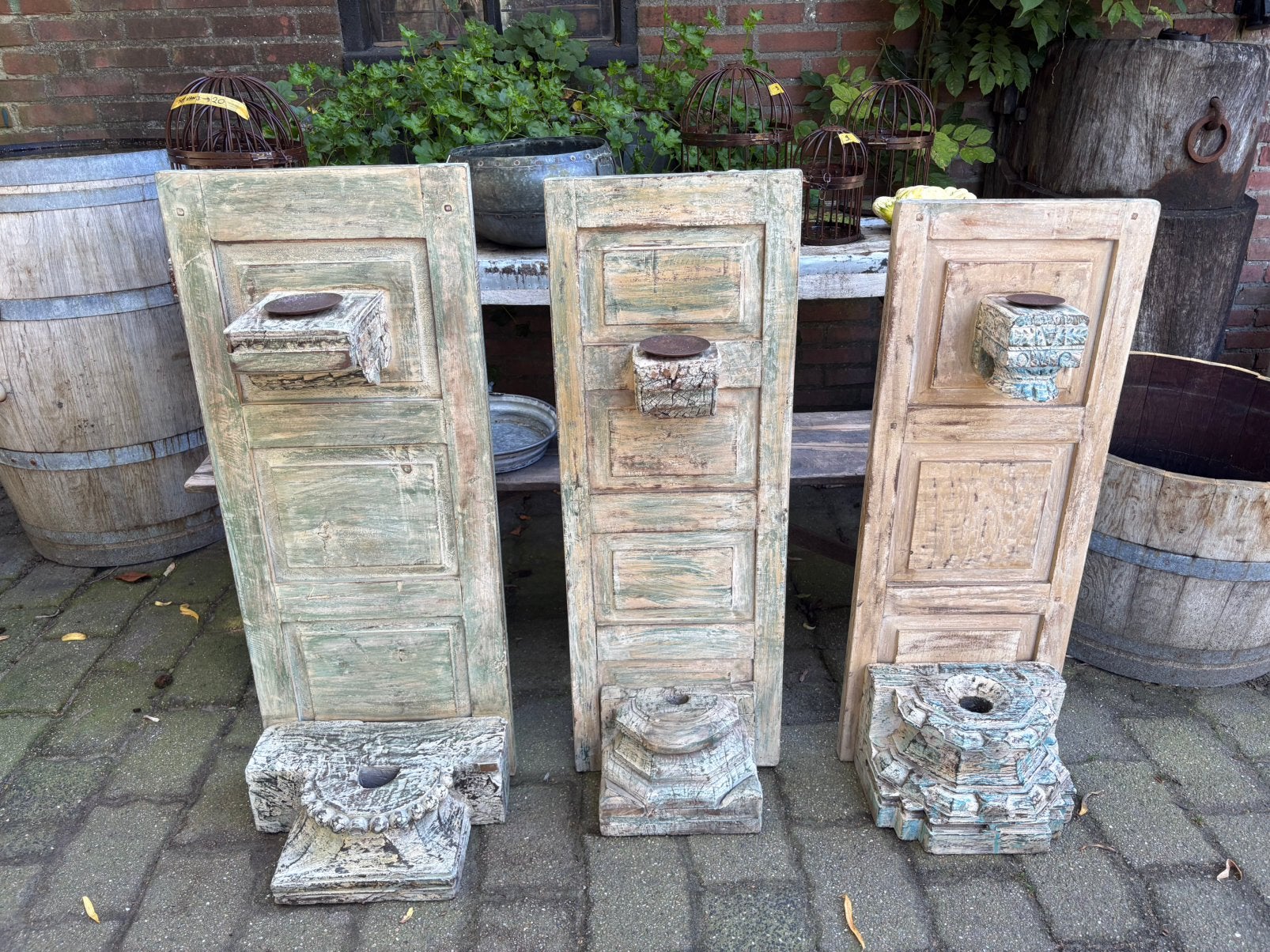 Decoratieve kandelaar - ornament op oud luik, Huis en Inrichting, Ophalen, Zo goed als nieuw, Nvt, Nvt