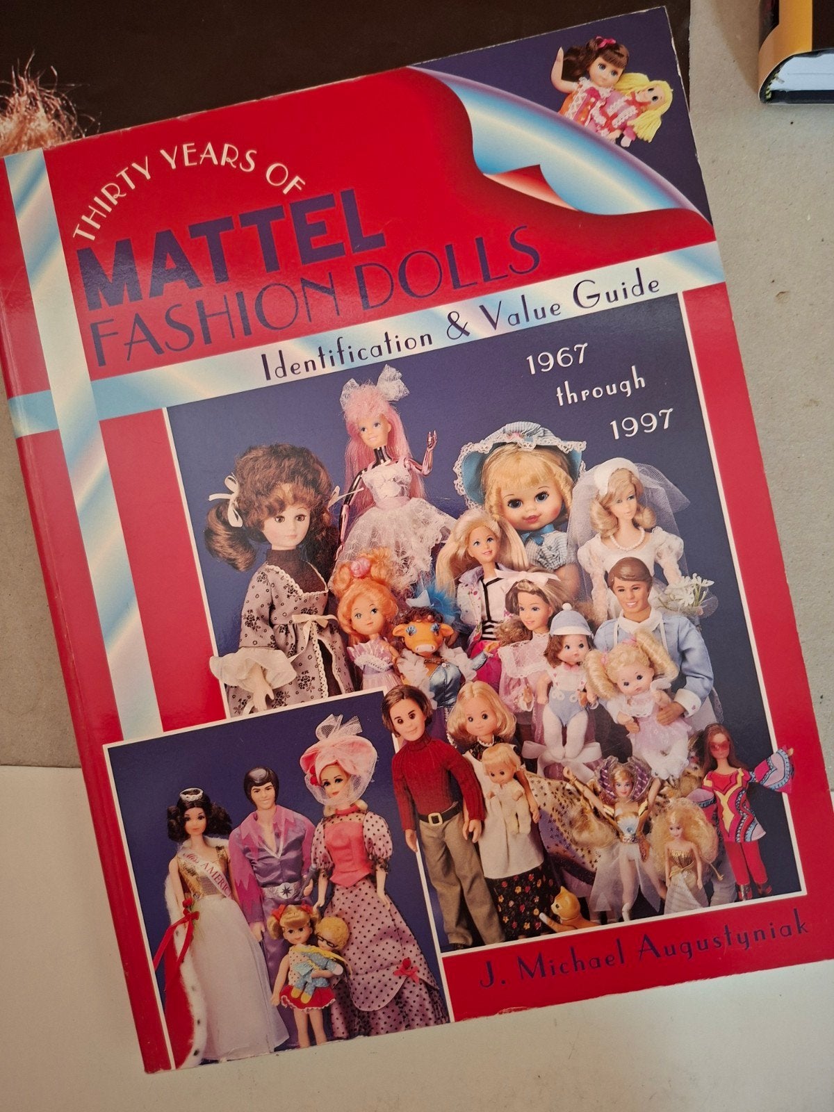 Mattel fashion dolls thirty years barbie verzamel boek, Verzenden