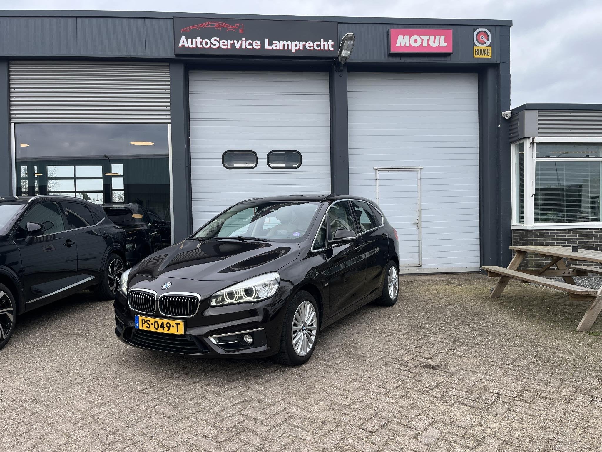 BMW 2-serie Active Tourer 220i High Executive luxury line St, Auto's, BMW, 1998 cc, 730 kg, Gebruikt, Bruin