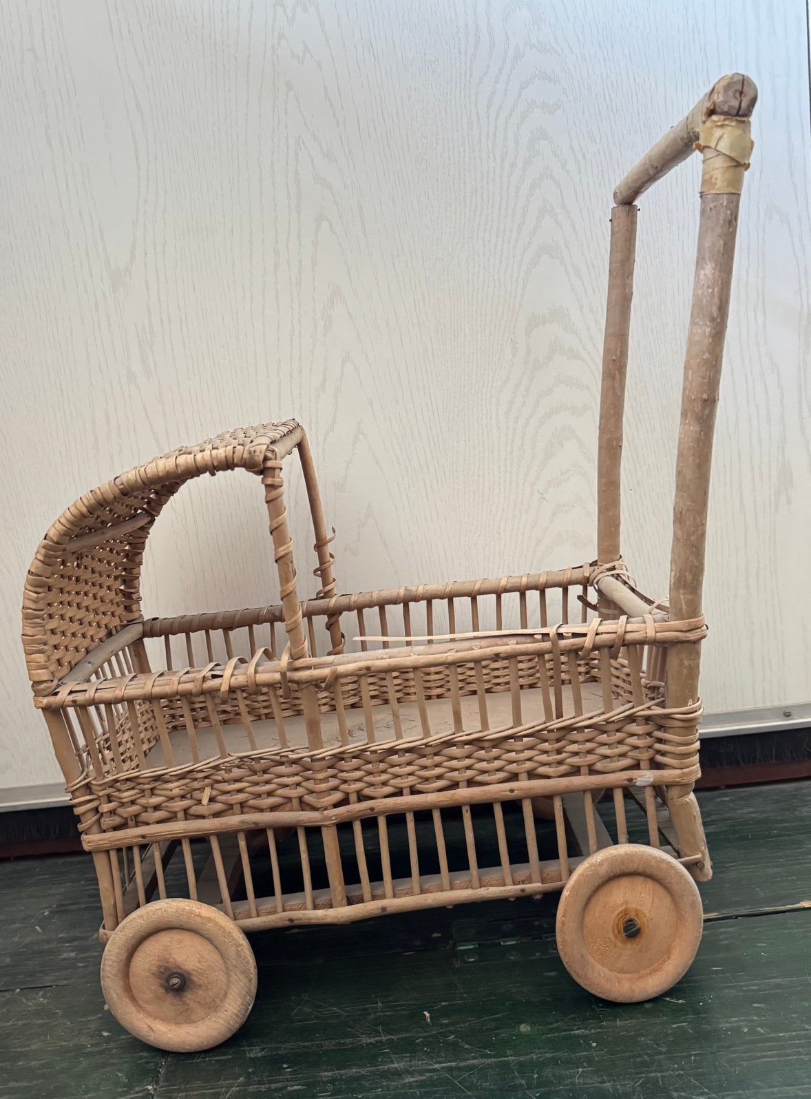 Antieke rieten poppenwagen, Kinderen en Baby's, Speelgoed | Poppen, Ophalen, Gebruikt
