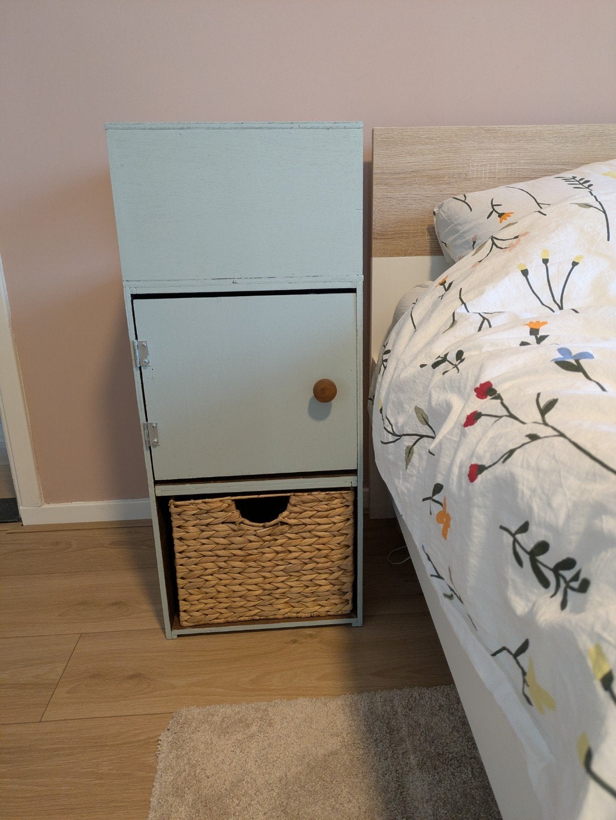 Uniek nachtkastje smal en handig voor boeken lezers, Ophalen, Minder dan 45 cm, Zo goed als nieuw, 70 cm of meer