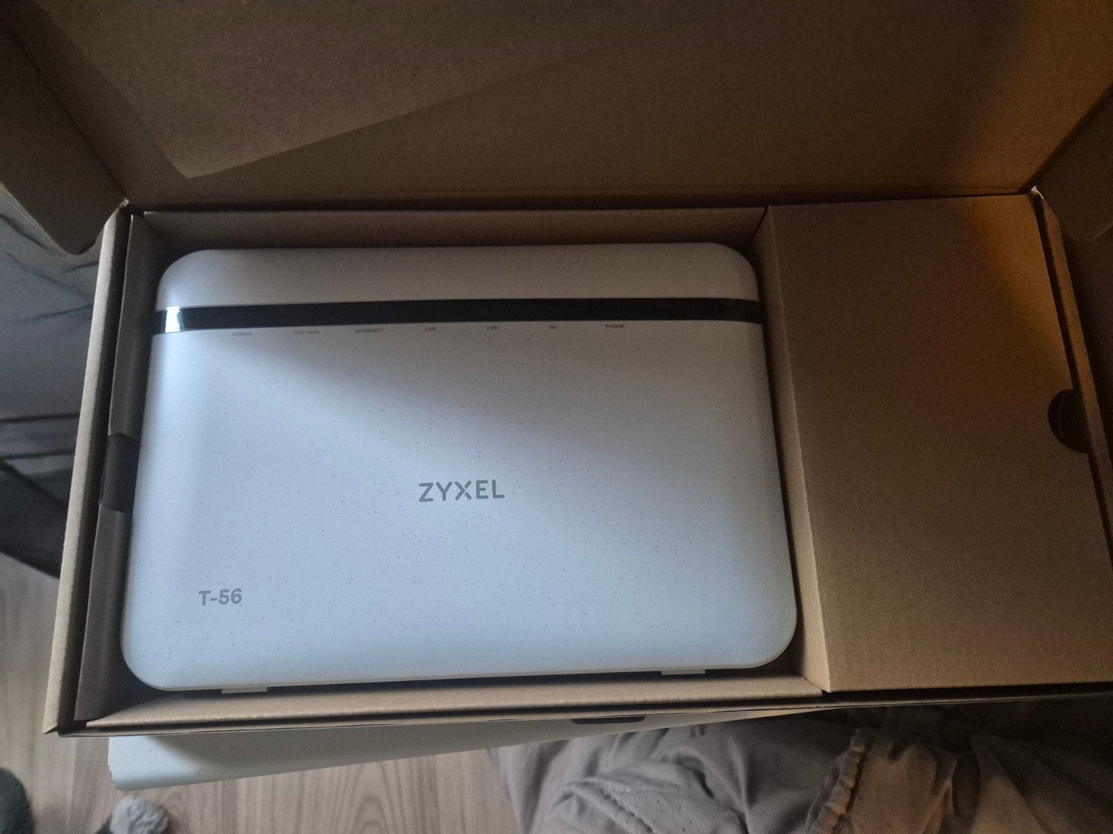 Zyxel T-56 Dual-Band Wireless AX6000 2.5G Ethernet Modem, Ophalen of Verzenden, Nieuw, Router met modem, Zyxel