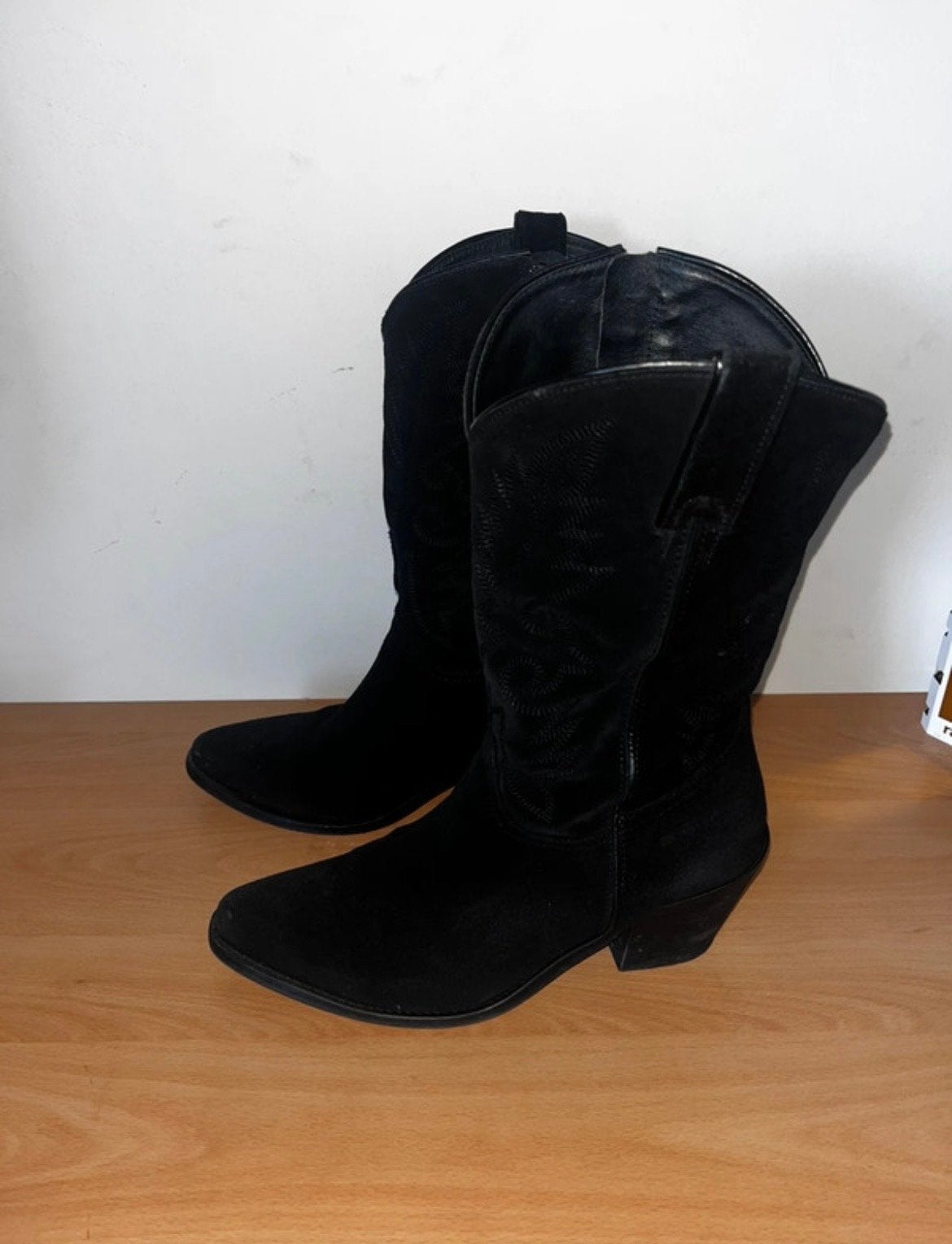 Zwarte suède cowboylaarzen red rag, Ophalen of Verzenden, Zo goed als nieuw, Zwart, Lage of Enkellaarzen