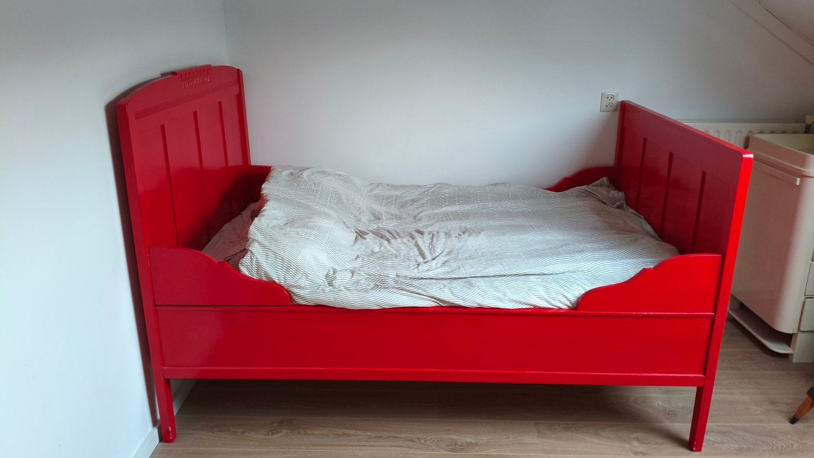 Rood kinderbed 120x190 cm met matras, molton en onderlaken, Ophalen