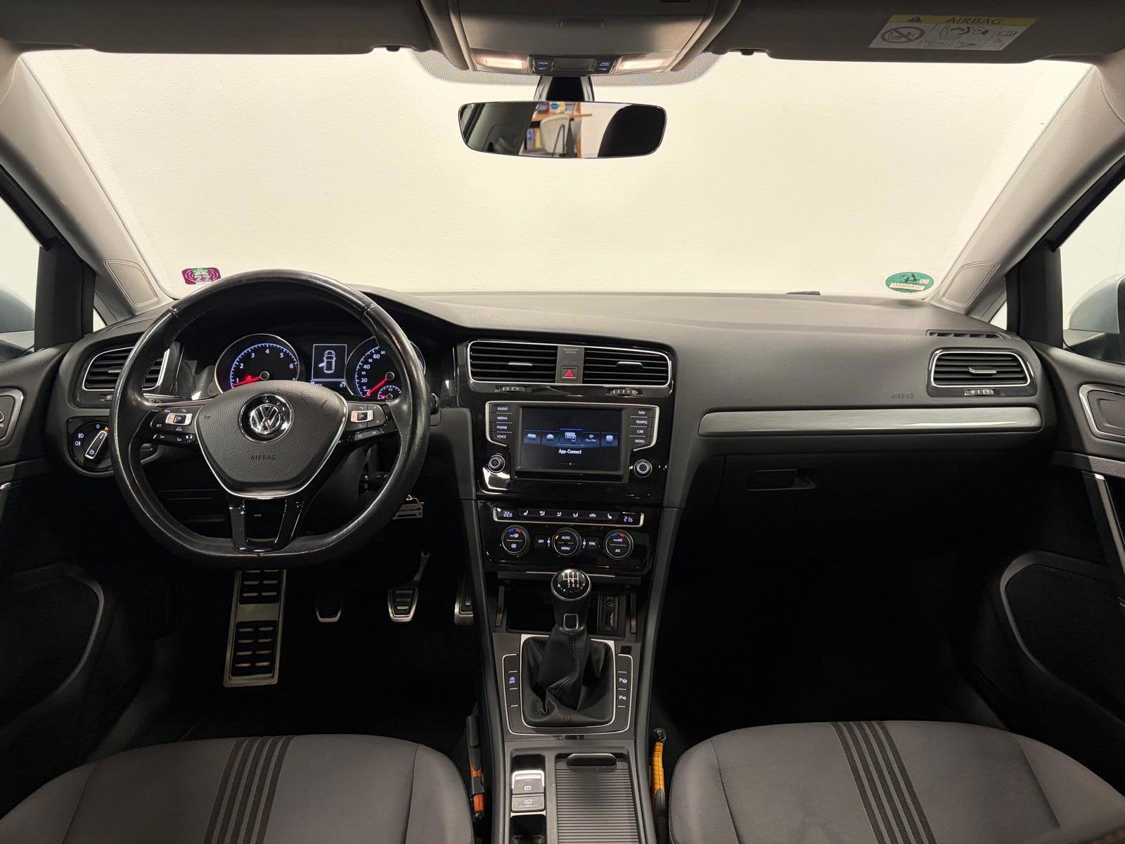 Volkswagen Golf 1.2 TSI Connected Series*Stoelverwarming*Cru, Auto's, Voorwielaandrijving, Gebruikt, Euro 6, 4 cilinders