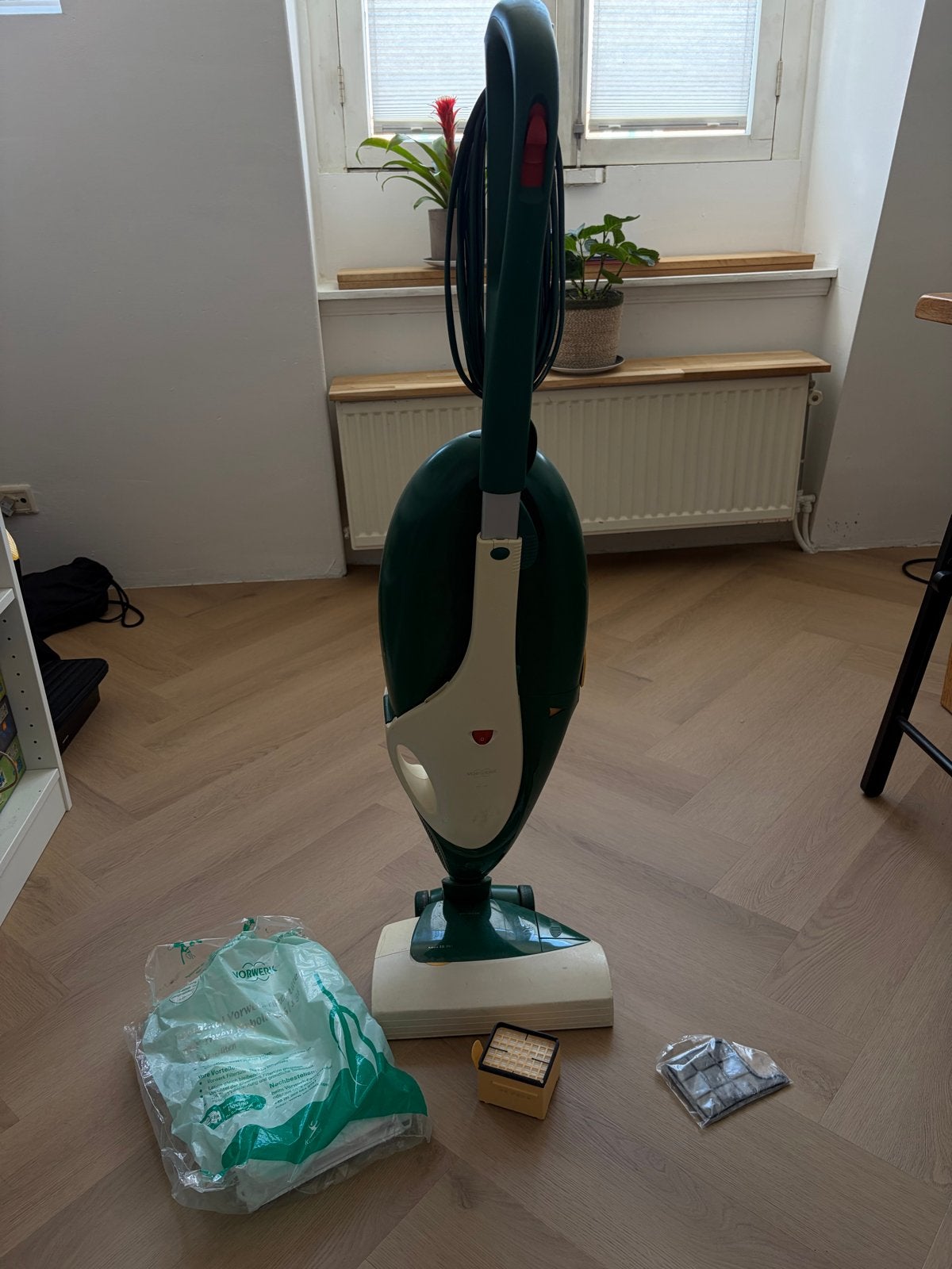 Vorwerk Kobold EB 351 vintage stofzuiger met extra's, Gebruikt, Steelstofzuiger, Ophalen, Stofzak