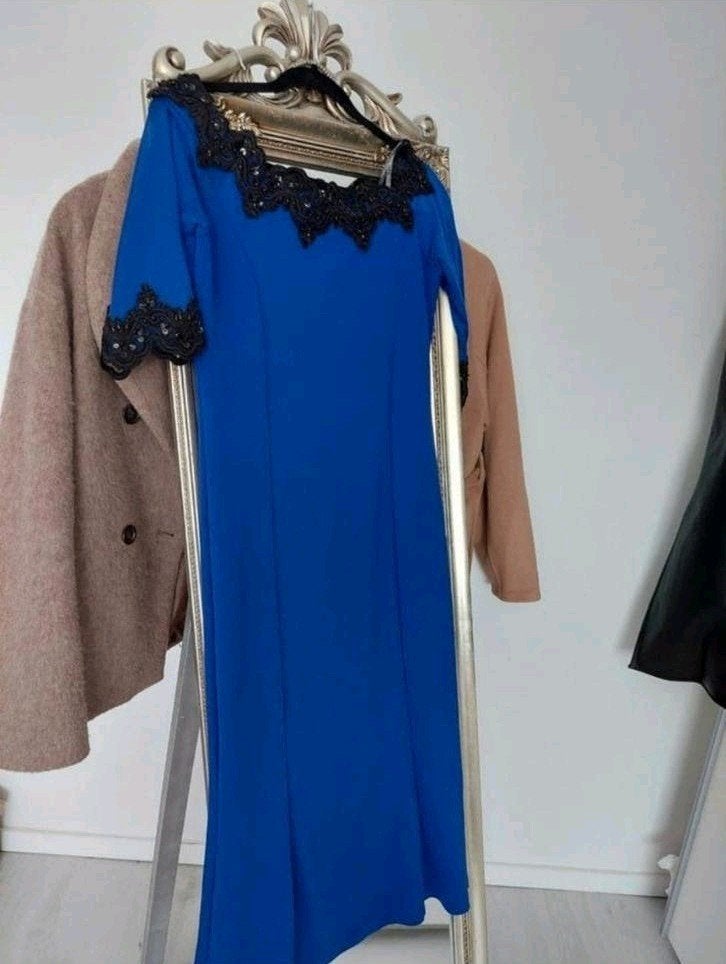 Blauwe midi feestjurk met zwart kant maat L, Maat 38/40 (M), Galajurk, Gedragen, Verzenden