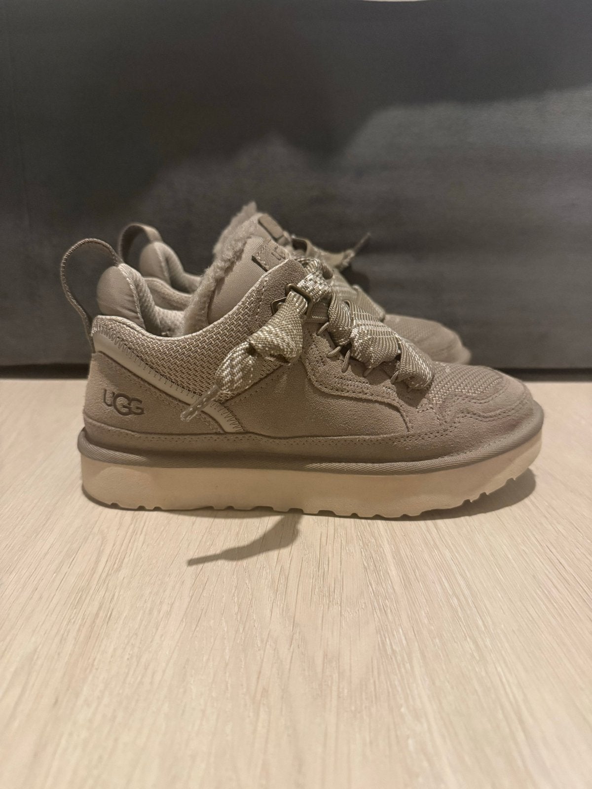 UGG lowmel maat 38, Kleding | Dames, Schoenen, Ophalen of Verzenden, Grijs, Sneakers of Gympen, Zo goed als nieuw