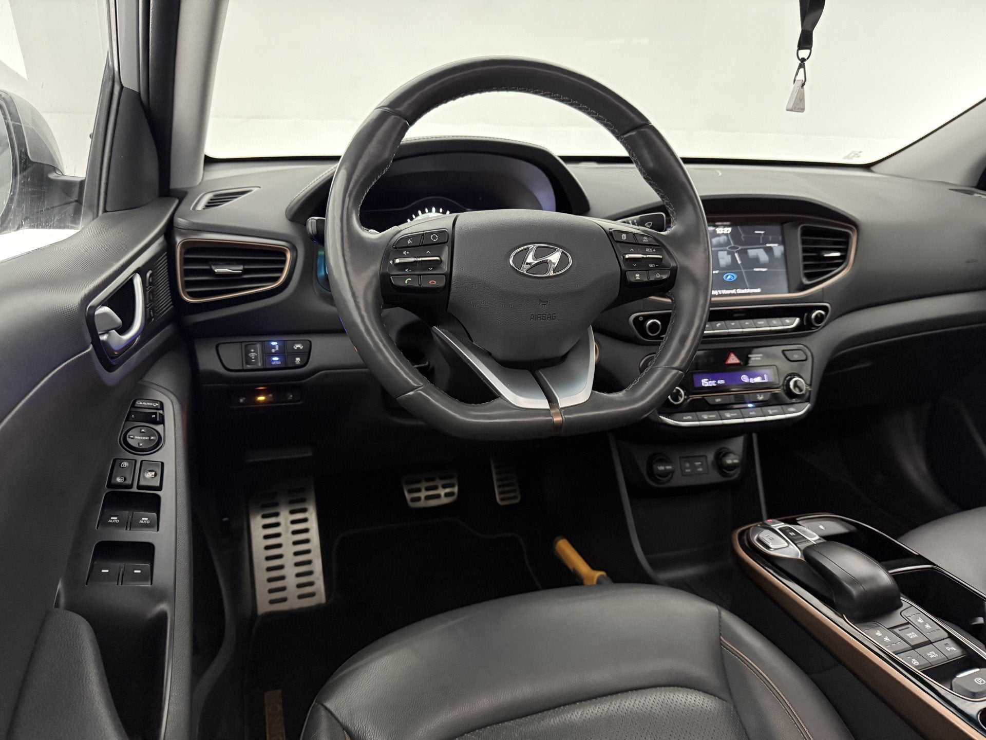 Foto 18 van Hyundai IONIQ Premium EV | Snelladen | SOH 87% | Pano | Stoe
