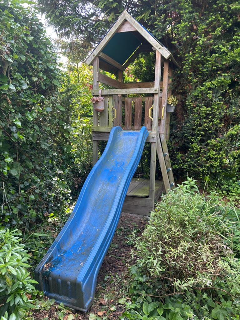 Speelhuisje met glijbaan en zandbak, Ophalen, Gebruikt, Hout