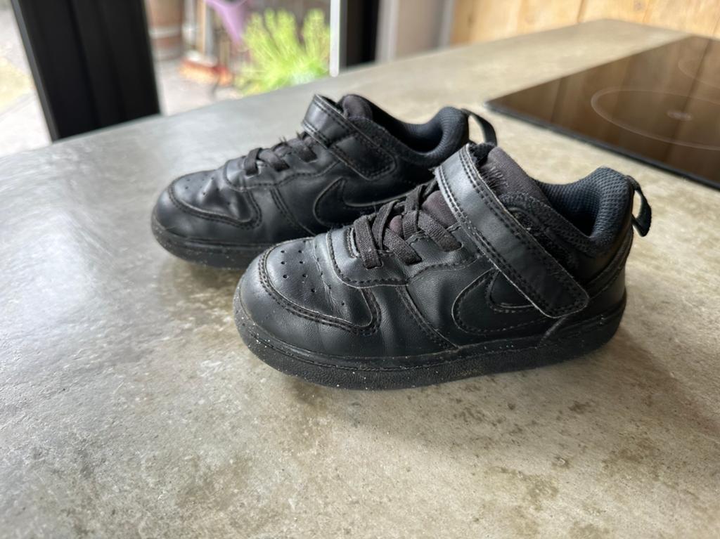Nike sneakers maat 25 zwart, Kinderen en Baby's, Babykleding | Schoentjes en Sokjes, Jongetje of Meisje, Ophalen of Verzenden