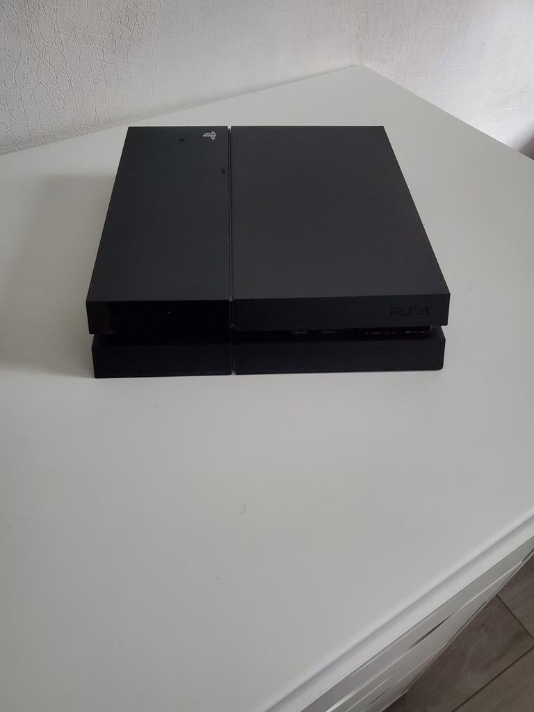 PlayStation 4 Slim 500GB met 4 games, Spelcomputers en Games, Spelcomputers | Sony PlayStation 4, Ophalen of Verzenden, Zo goed als nieuw