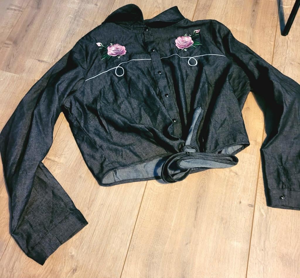 Grijze jeans cropblouse met geborduurde roosjes, Kleding | Dames, Ophalen, Collectif, Maat 46/48 (XL) of groter, Zo goed als nieuw