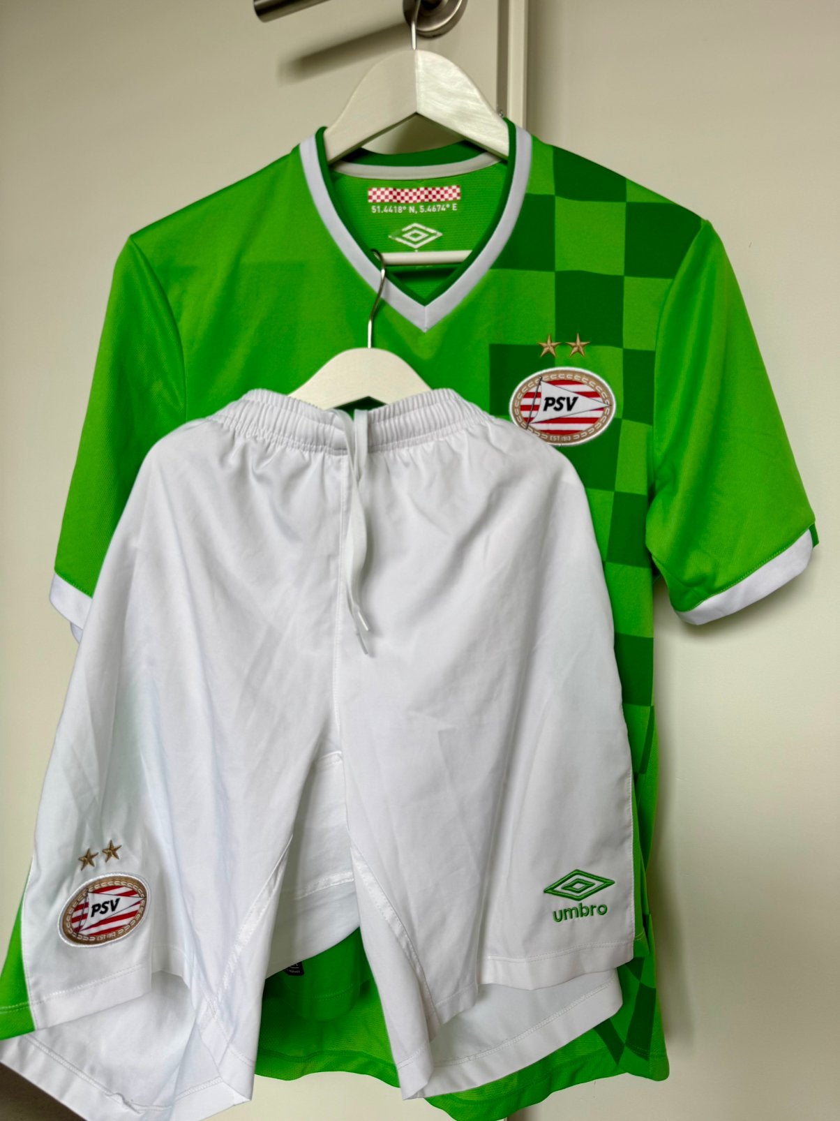 PSV Eindhoven 2016 / 2017 derde shirt + broek voetbalshirt, Maat M, Ophalen of Verzenden, Zo goed als nieuw, Shirt