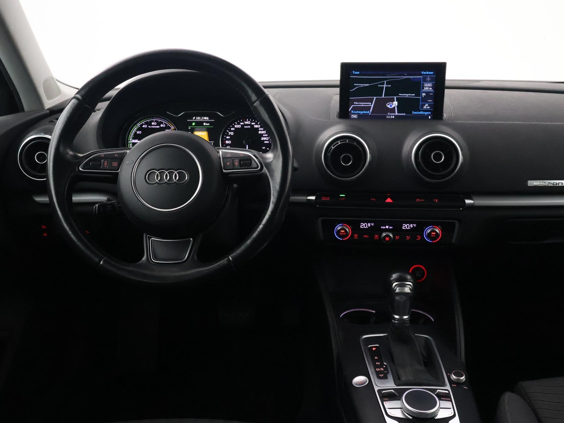 Audi A3 Sportback 1.4 E-TRON PHEV 204 PK AUT. + TREKHAAK | A, Auto's, Stof, Gebruikt, 4 cilinders, Zilver of Grijs