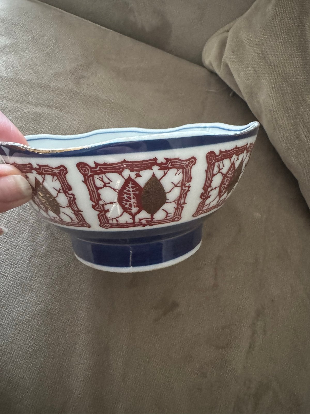 Antieke Chinese kom met bladmotief en blauw-wit decor, Antiek en Kunst, Ophalen of Verzenden