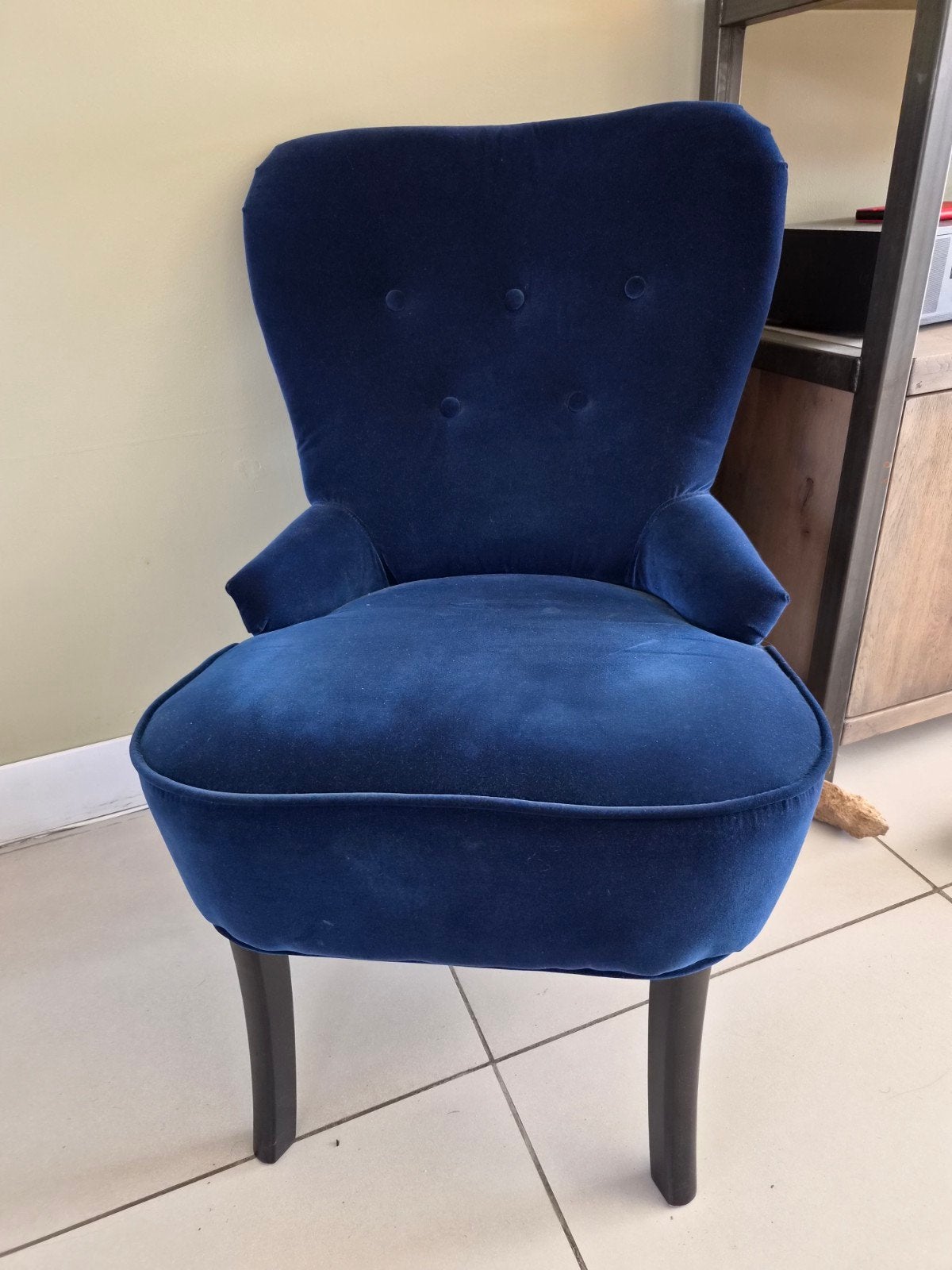 2 mooie IKEA REMSTA fauteuils in donkerblauw velvet/fluweel, Ophalen, Hout, Gebruikt, Minder dan 75 cm