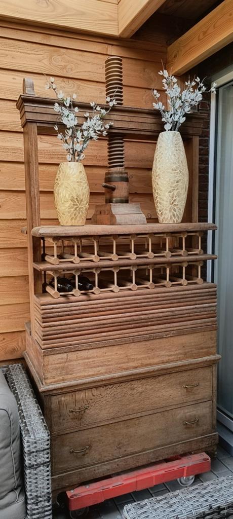 Antieke kast met pers, linnenperskast, wijnkast, bar, Antiek en Kunst, Ophalen