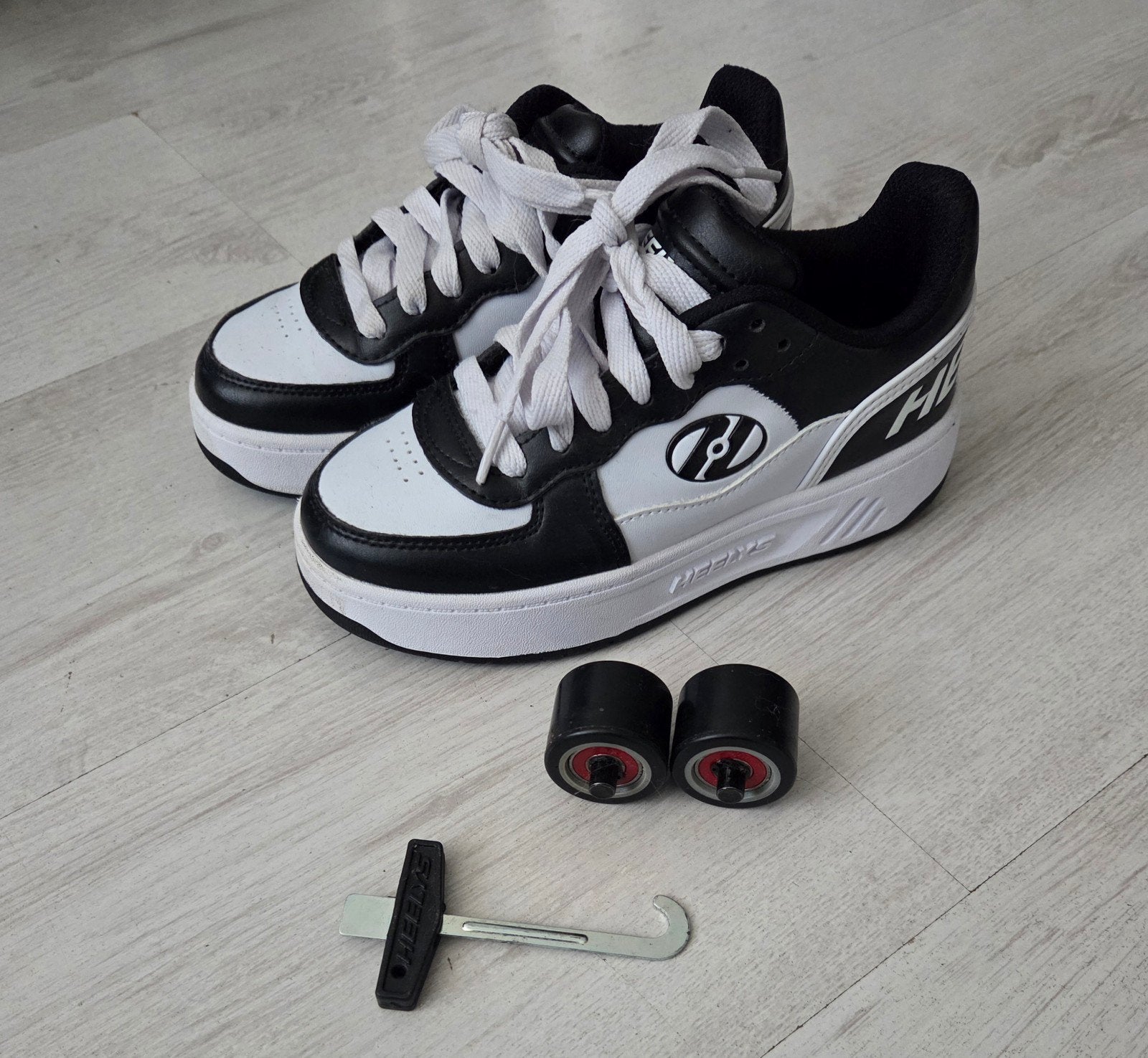 Heelys rolschoenen maat 33 (34) zwart/wit, Heelys, Jongen of Meisje, Overige typen, Ophalen of Verzenden