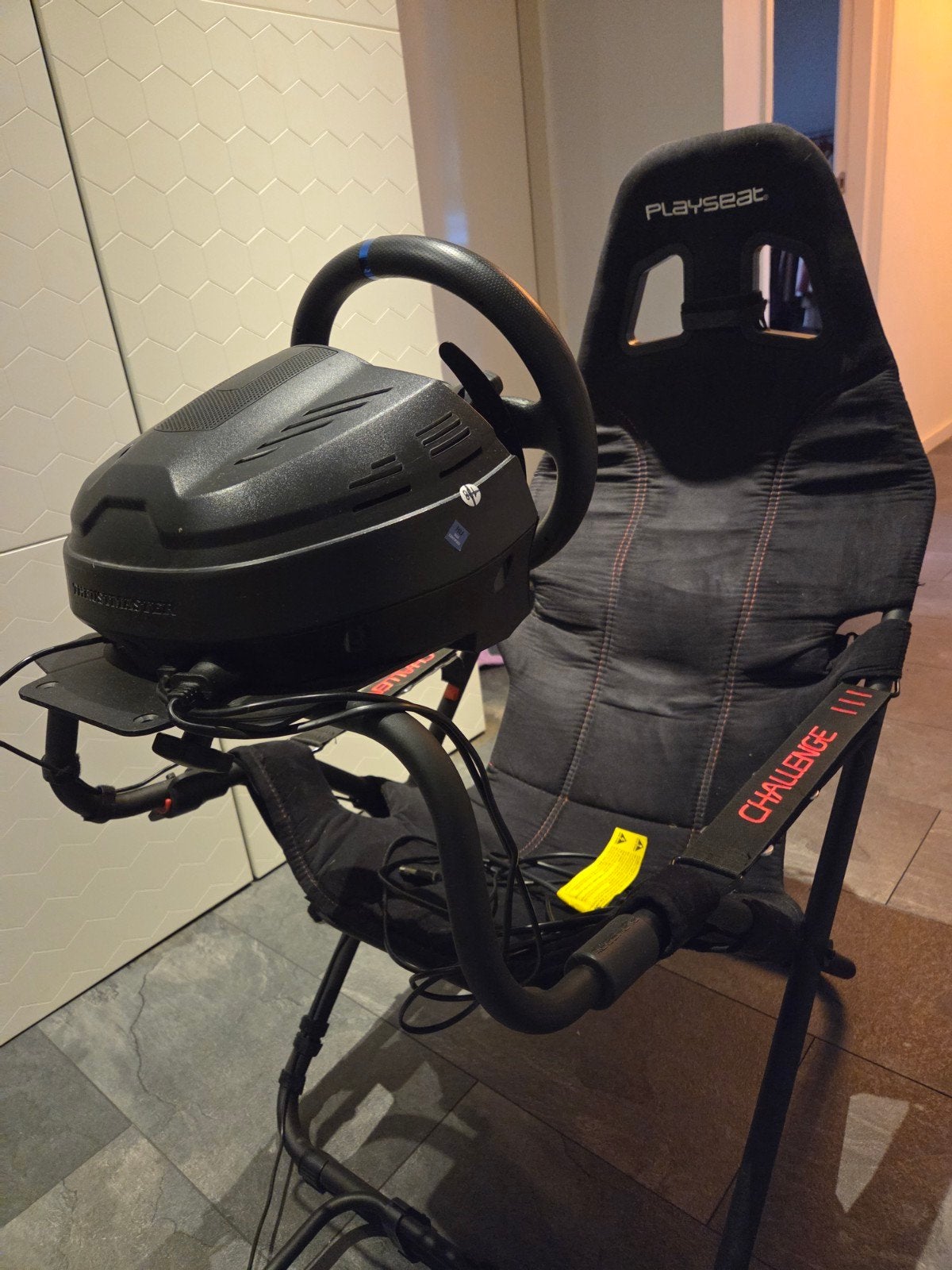 playseat + thrustmaster t300 race set, Ophalen of Verzenden, Zo goed als nieuw, Stuurtje of Sportattribuut