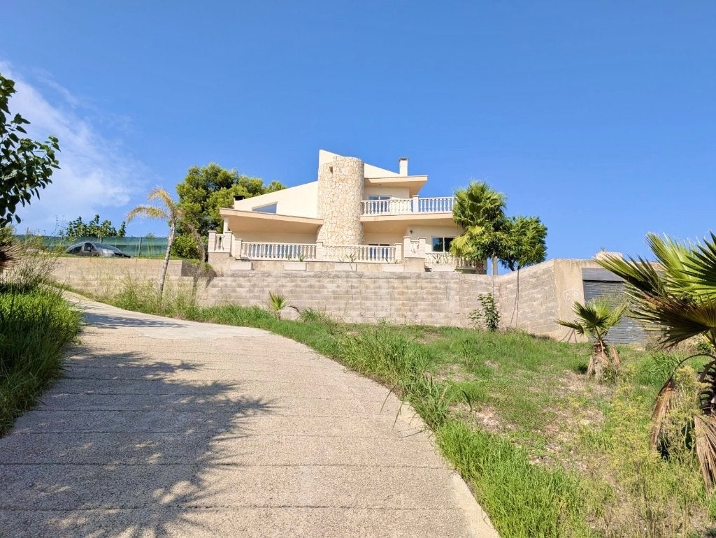Huis met groot stuk grond- 3 Km v/h strand & 50 Km Barcelona, Huizen en Kamers, Calafell - Mas Romeu, Dorp, Spanje, Woonhuis
