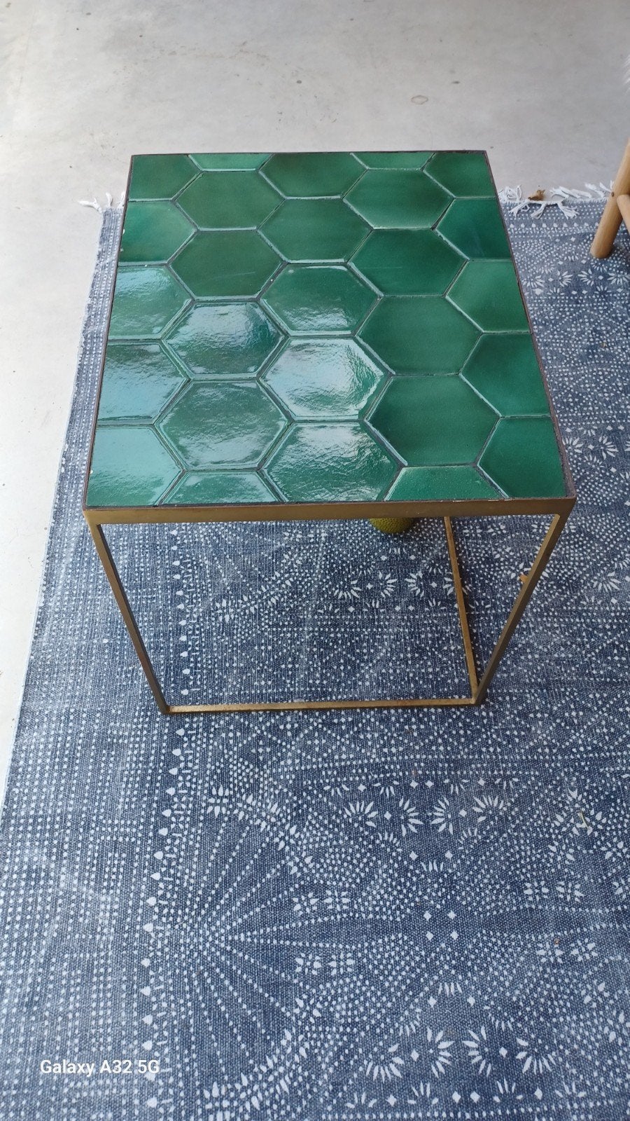 Tafeltje goudkleurig staal met groene tegeltjes, Ophalen, Minder dan 80 cm, Dakraam