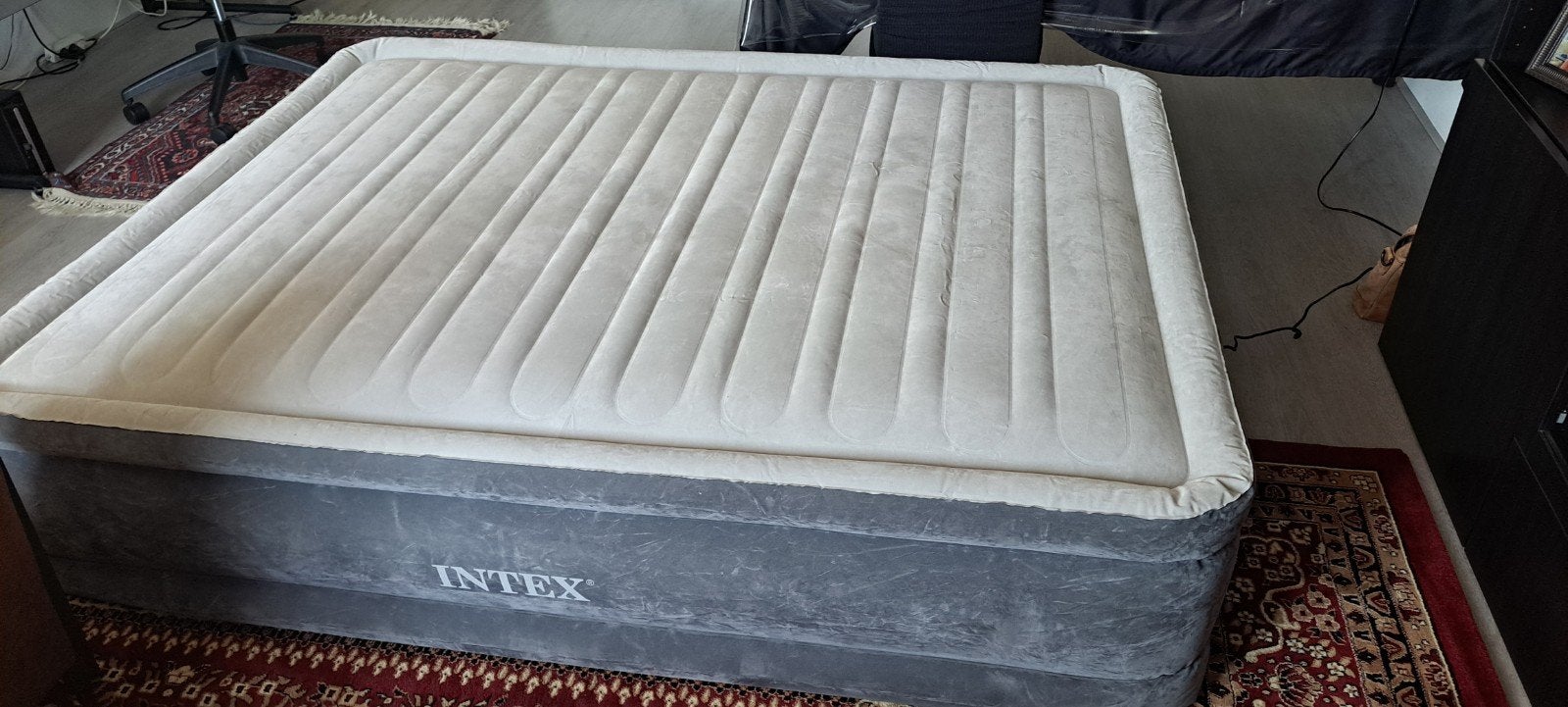 Intex Luchtbed met ingebouwde pomp - 2-persoons, Huis en Inrichting, Ophalen, Gebruikt, Tweepersoons, Overige maten