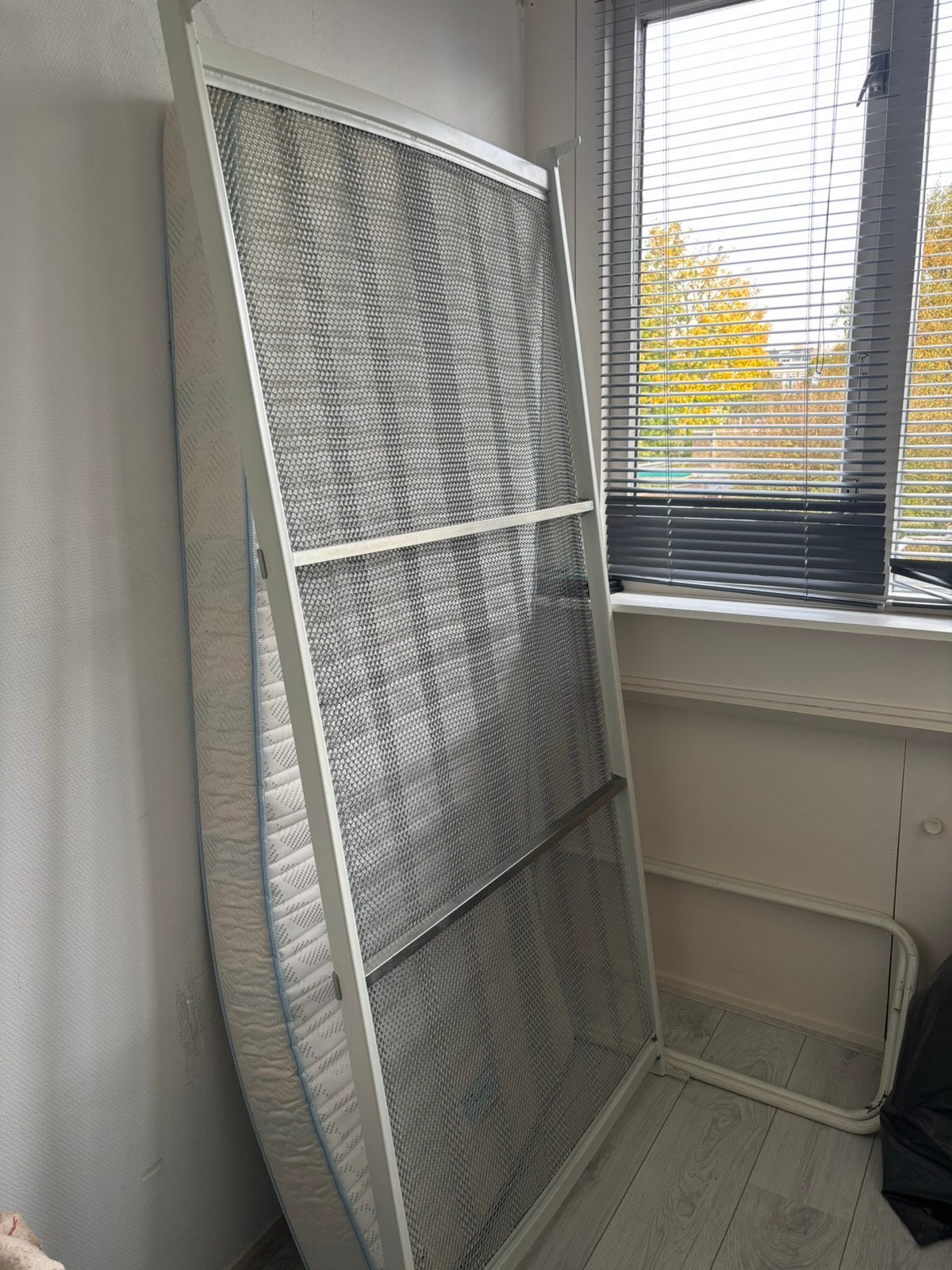 Eenpersoonsbed, Huis en Inrichting, Slaapkamer | Bedden, Ophalen, 90 cm, Eenpersoons, Zo goed als nieuw