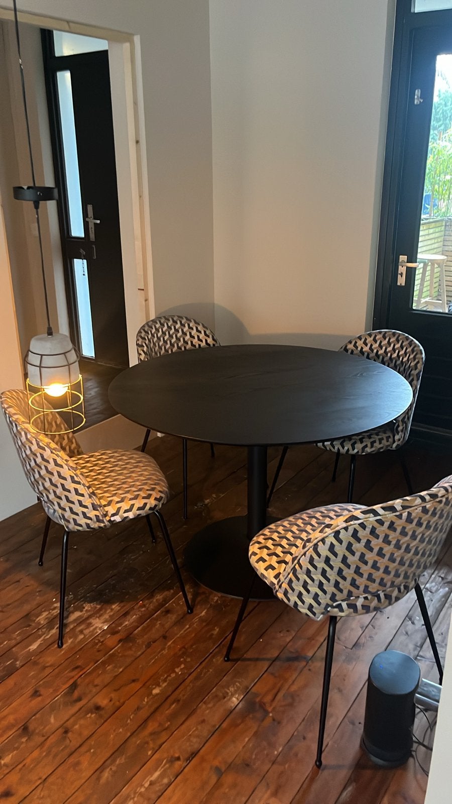 Zwarte ronde eettafel met kleine gebruikssporen, Ophalen, Gebruikt, 100 tot 150 cm, Rond