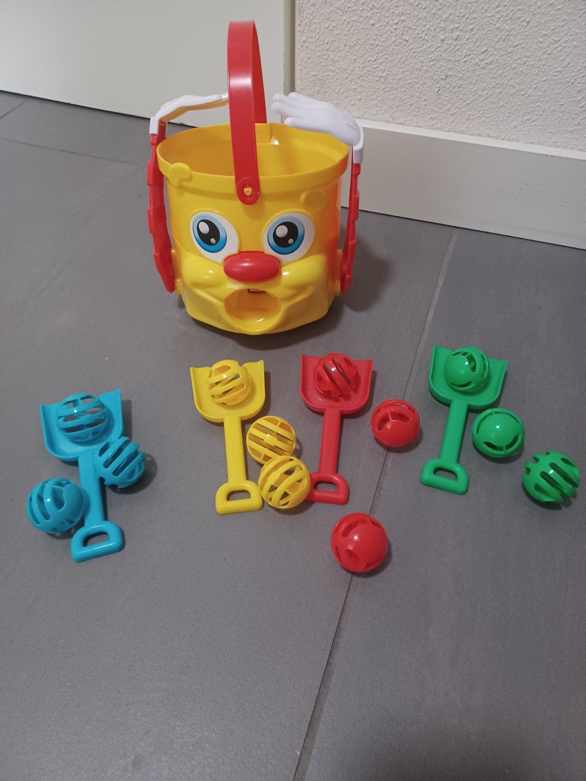 Grappige ballenschieter emmer met ballen en schepjes, Ophalen of Verzenden, Gebruikt, Jongen of Meisje