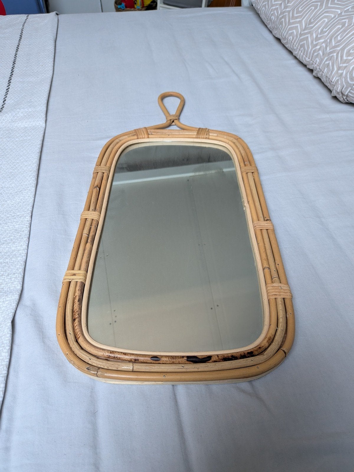 Vintage rotan spiegel met handvat, Ophalen of Verzenden, Zo goed als nieuw, Ovaal