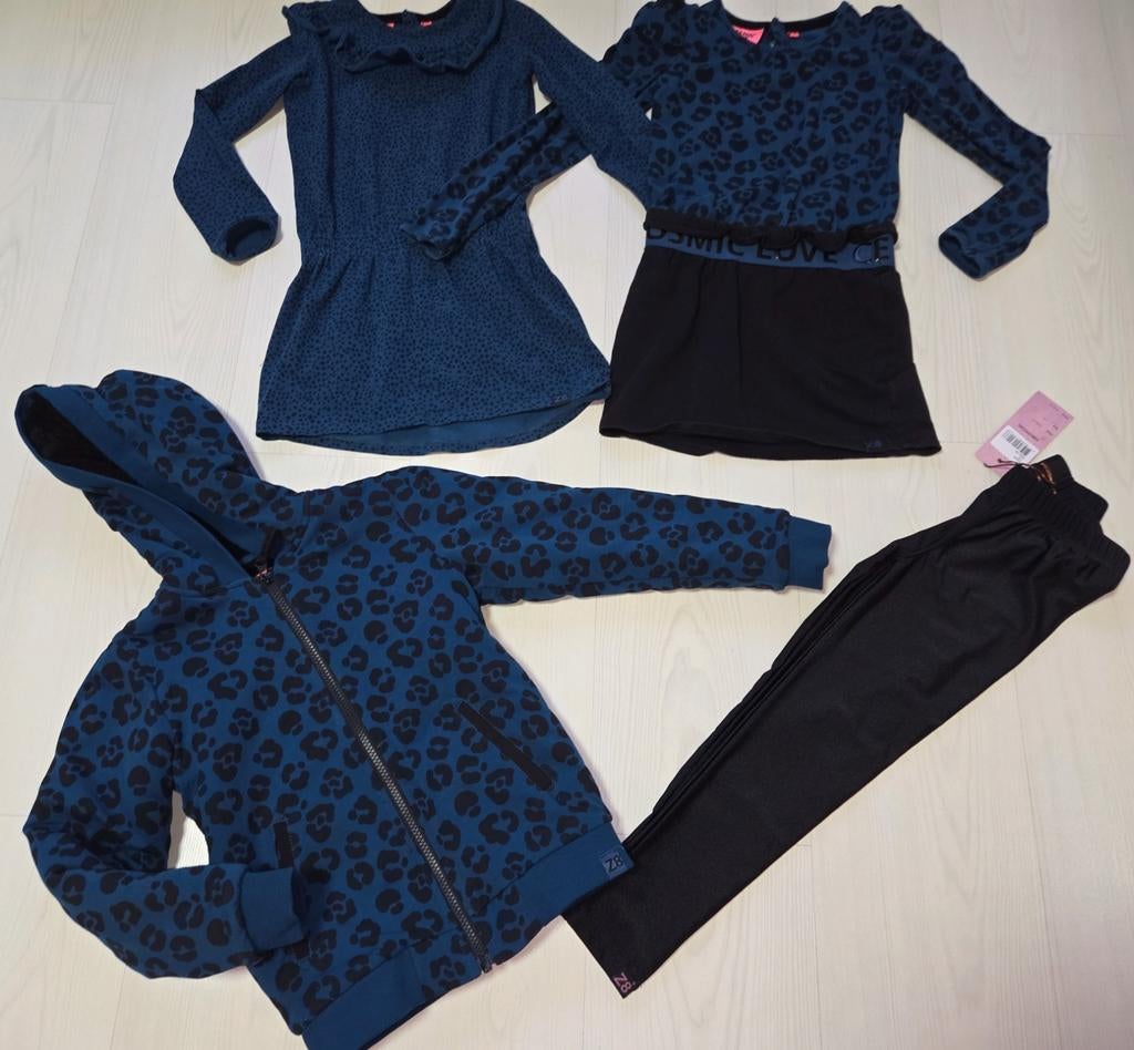 Z8 kledingpakket maat 116/122: 2 jurken, vest en legging, Meisje, Z8, Ophalen of Verzenden, Zo goed als nieuw
