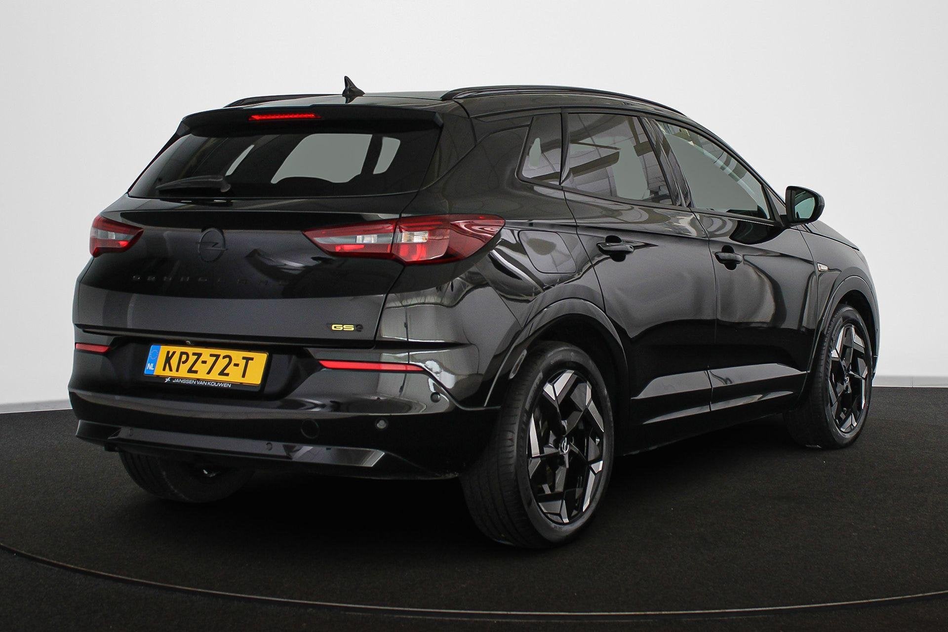 Opel Grandland 1.6 Turbo Plug-In Hybrid 4x4 GSe Stoel-Stuurv, Auto's, 4 cilinders, 1776 kg, Leder en Stof, Zwart